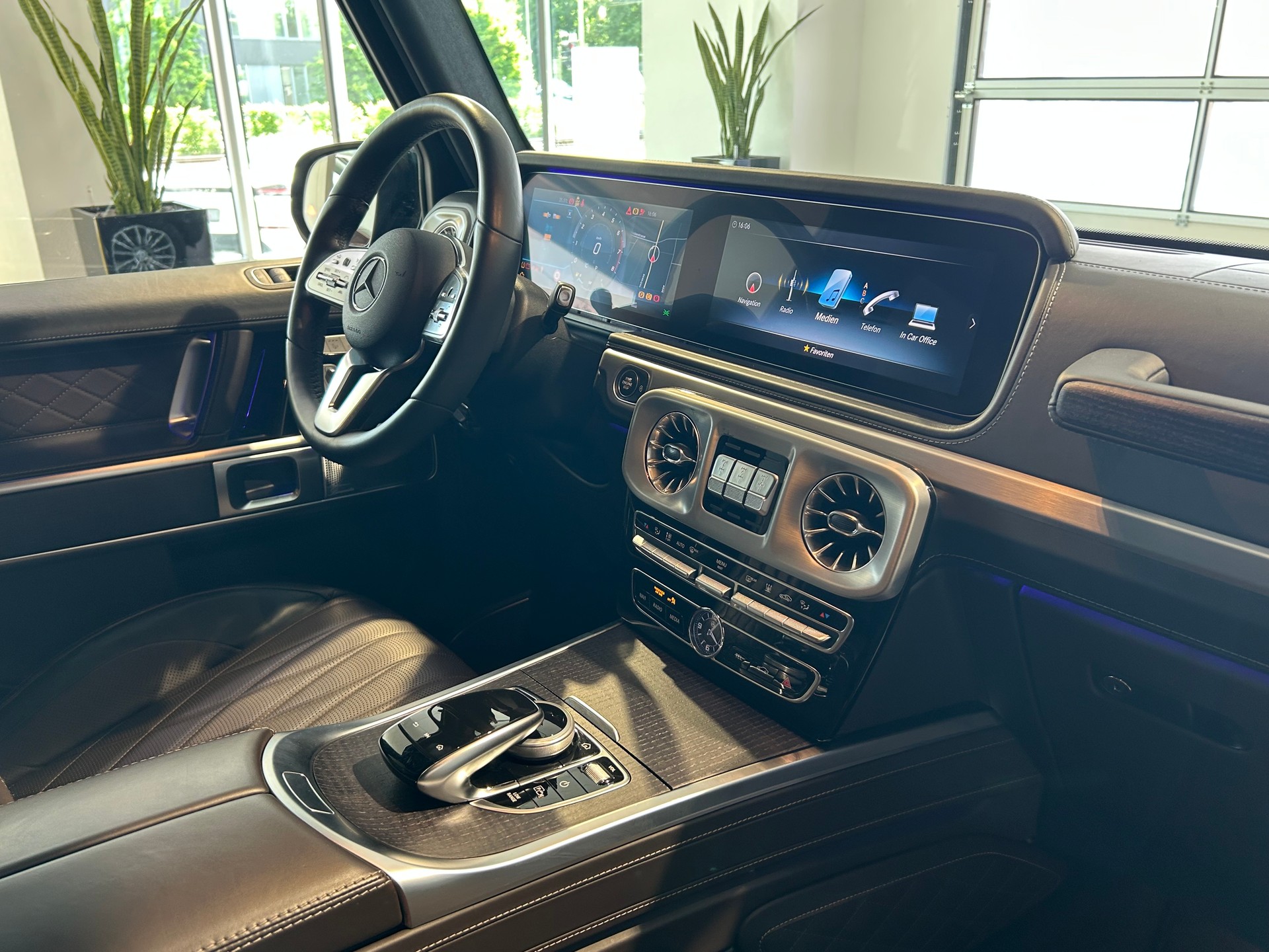 MERCEDES-BENZ G 500 AMG Line 9G-Tronic-image-12