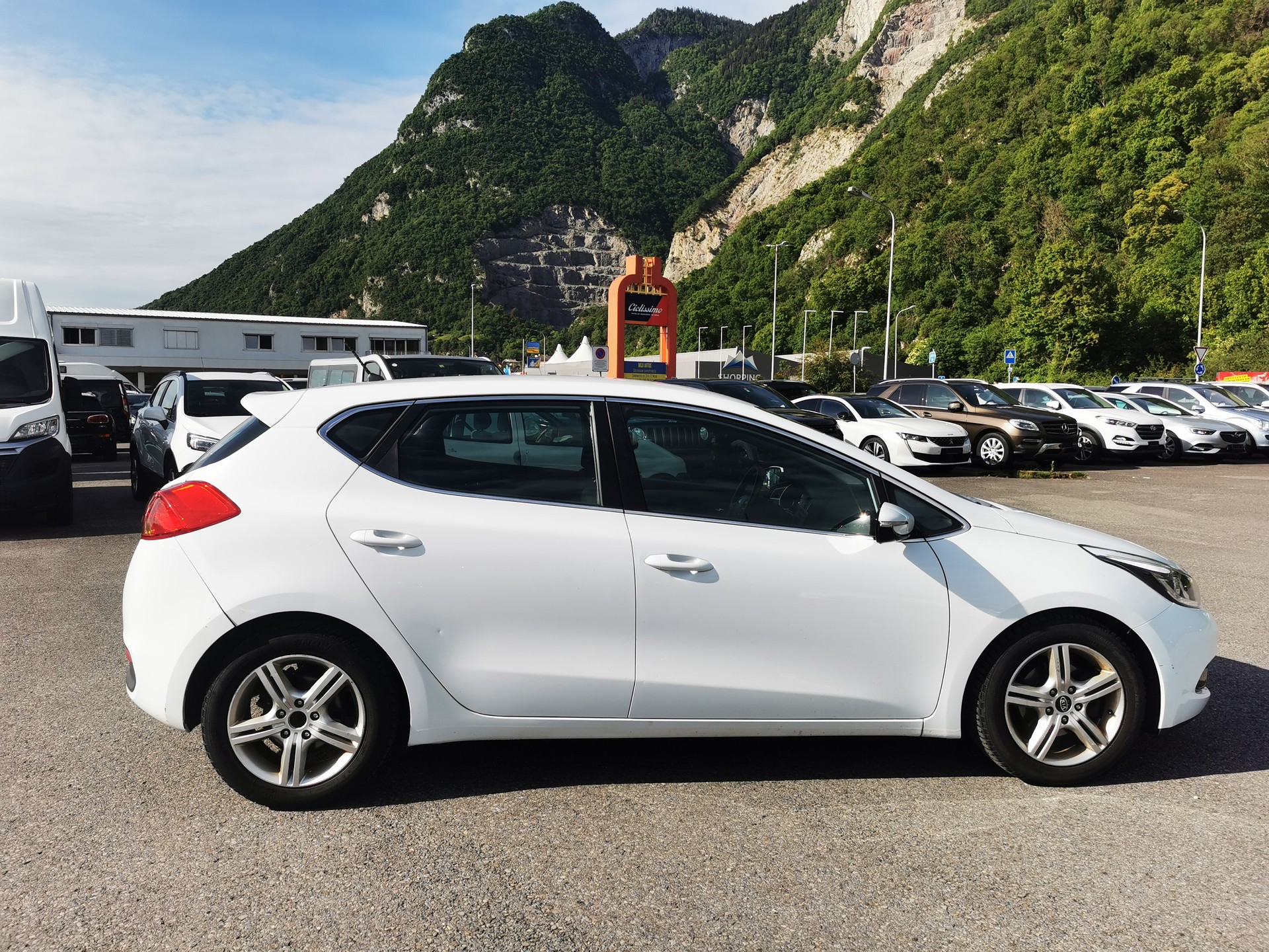 KIA Cee'd 1.6 GDi Classic-image-3