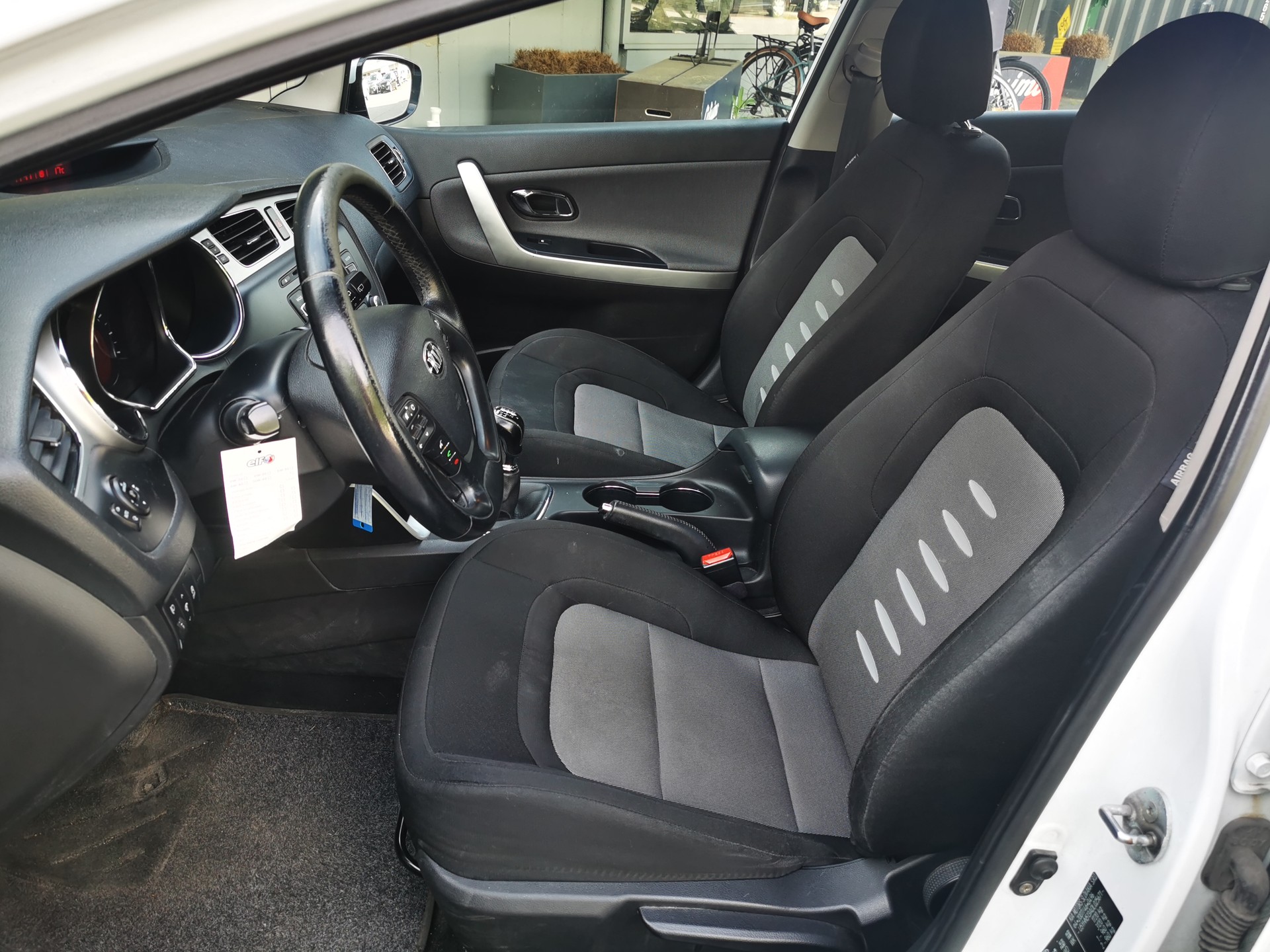 KIA Cee'd 1.6 GDi Classic-image-11