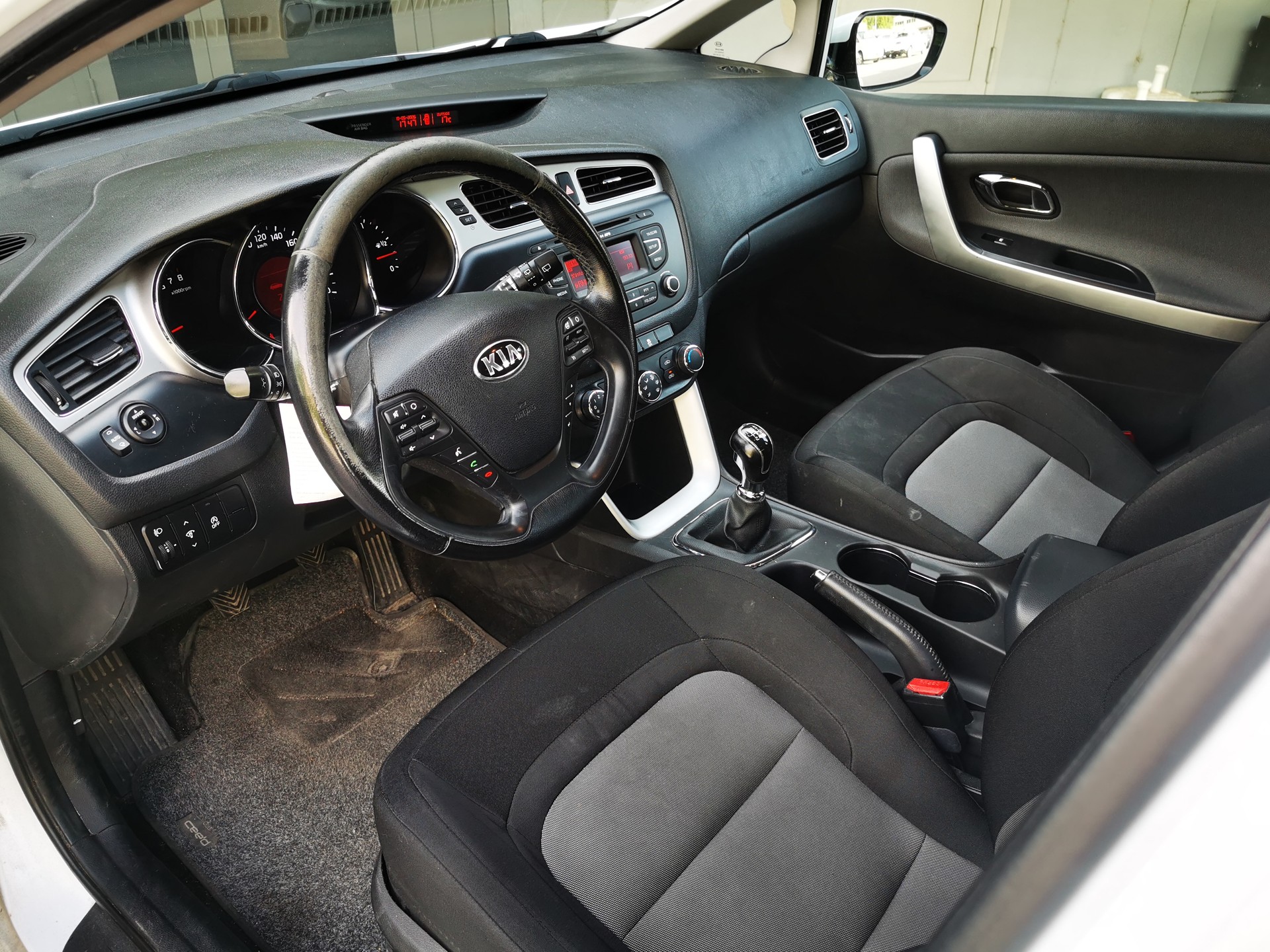 KIA Cee'd 1.6 GDi Classic-image-10