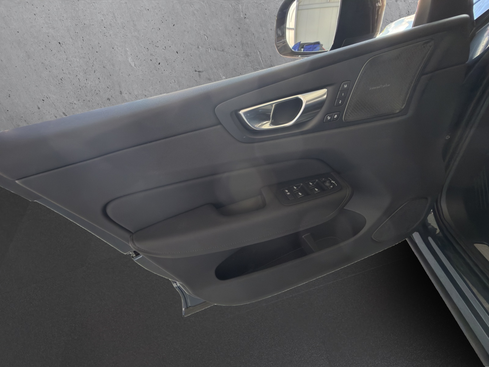 VOLVO XC60 T6 eAWD PluginHybrid Black Edition Geartronic-image-9