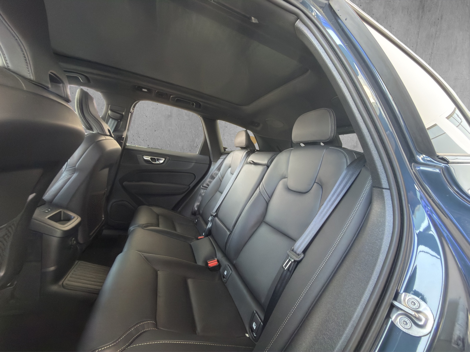 VOLVO XC60 T6 eAWD PluginHybrid Black Edition Geartronic-image-15
