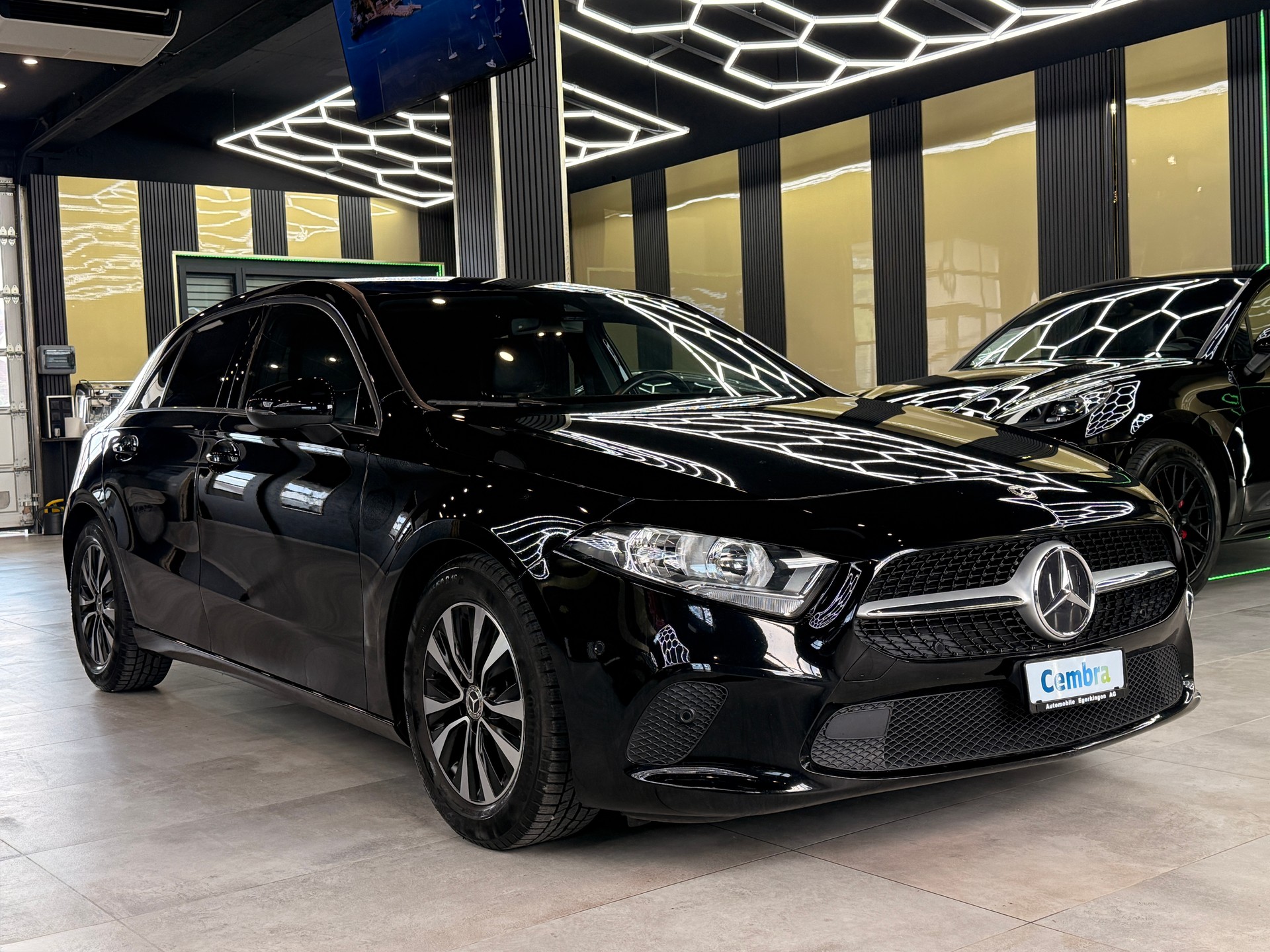MERCEDES-BENZ A 160-showroom-element-2