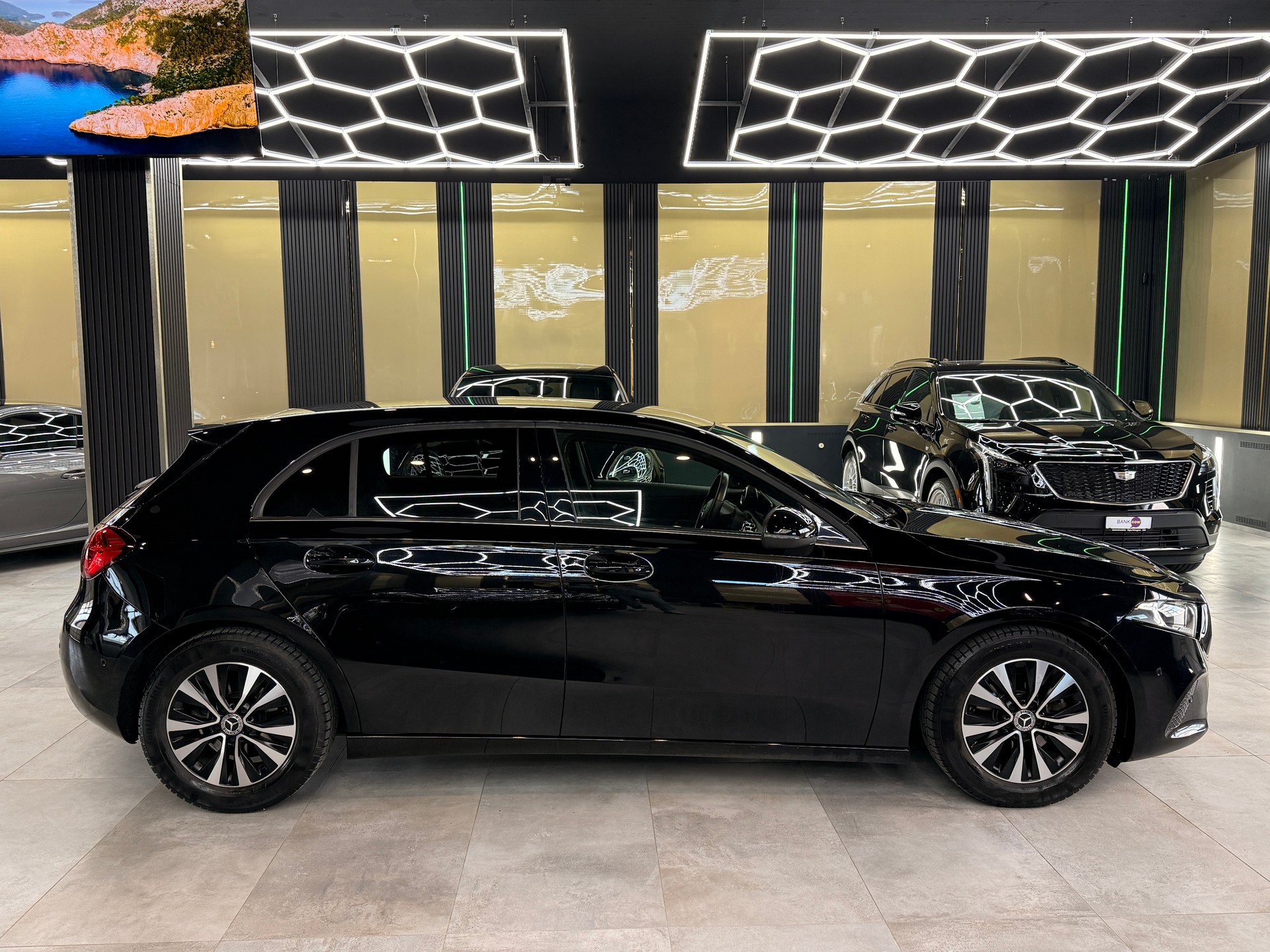MERCEDES-BENZ A 160-showroom-element-3