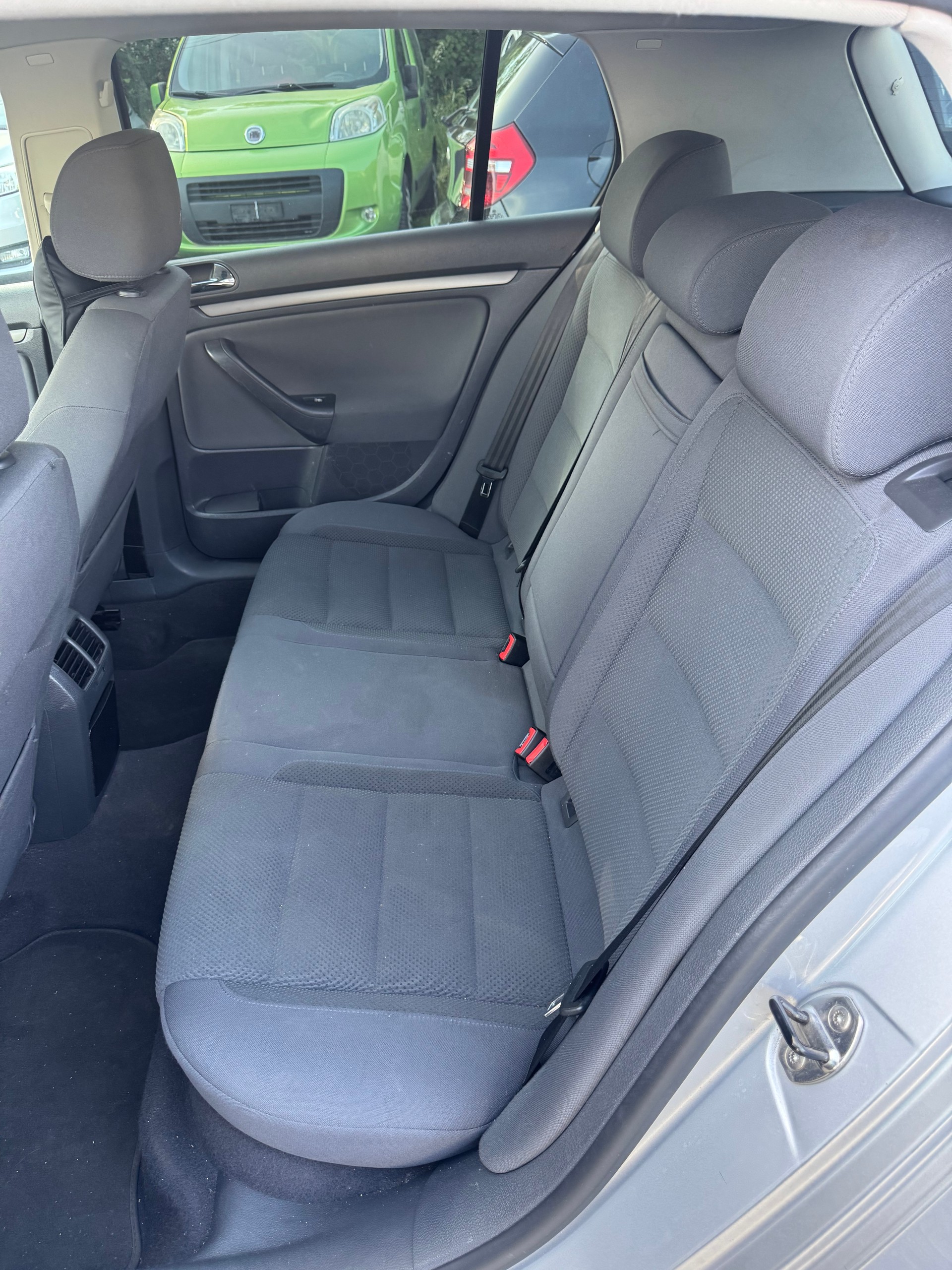 VW Golf 2.0 FSI Comfortline-image-9