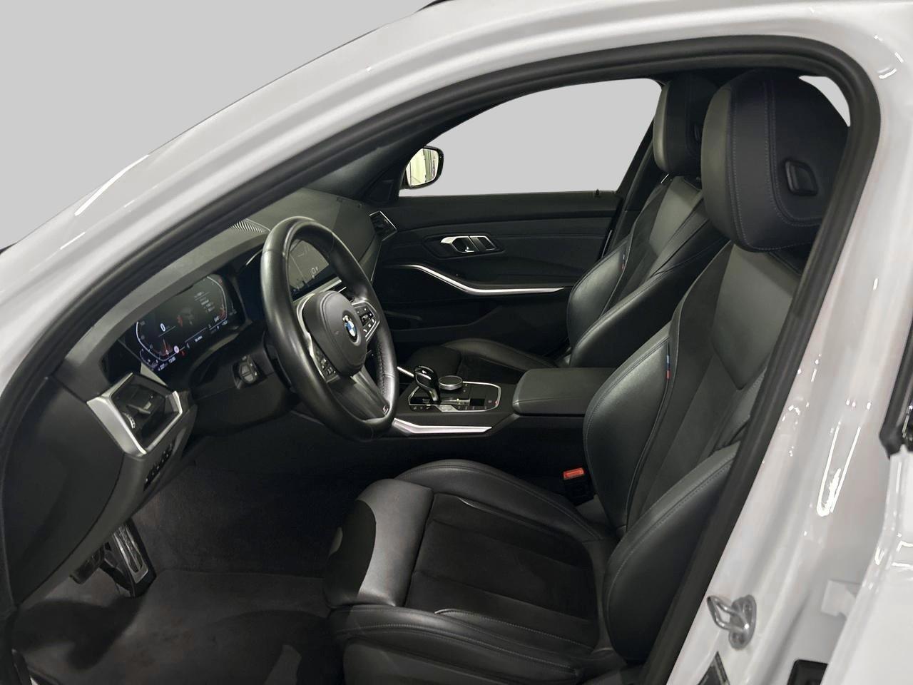 BMW 320d xDrive Touring M Sport-image-14