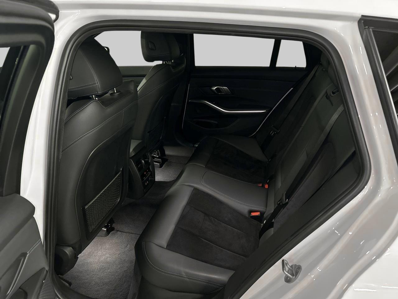 BMW 320d xDrive Touring M Sport-image-16