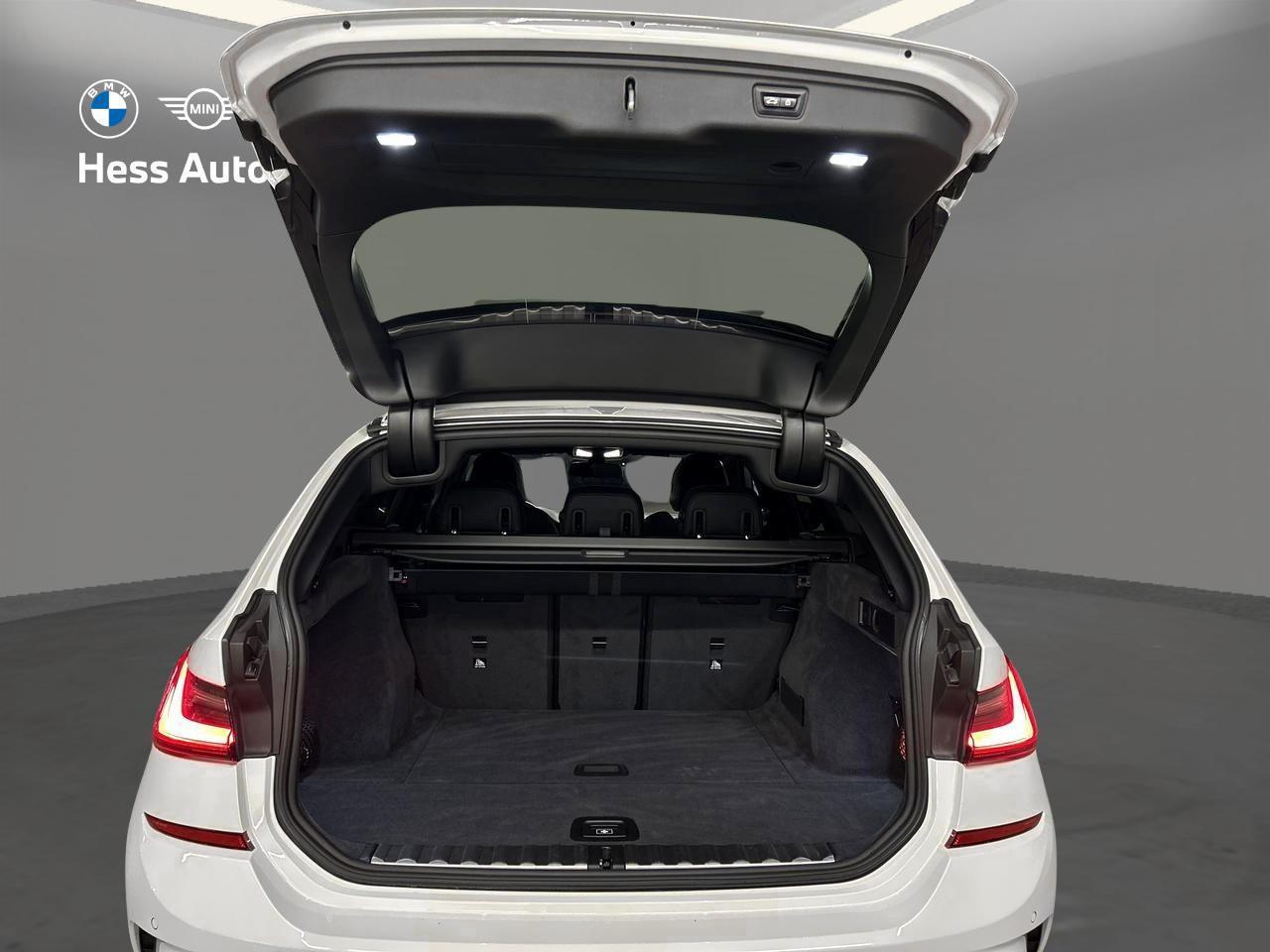 BMW 320d xDrive Touring M Sport-image-8