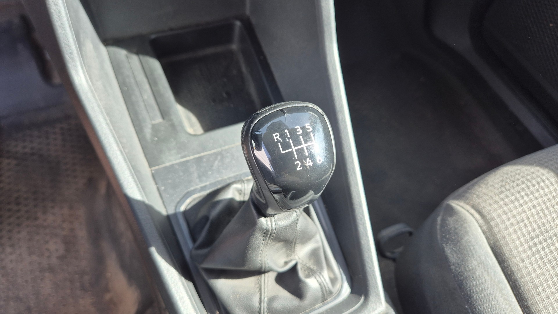 VW Caddy 2.0 TDI 4Motion Style-image-7
