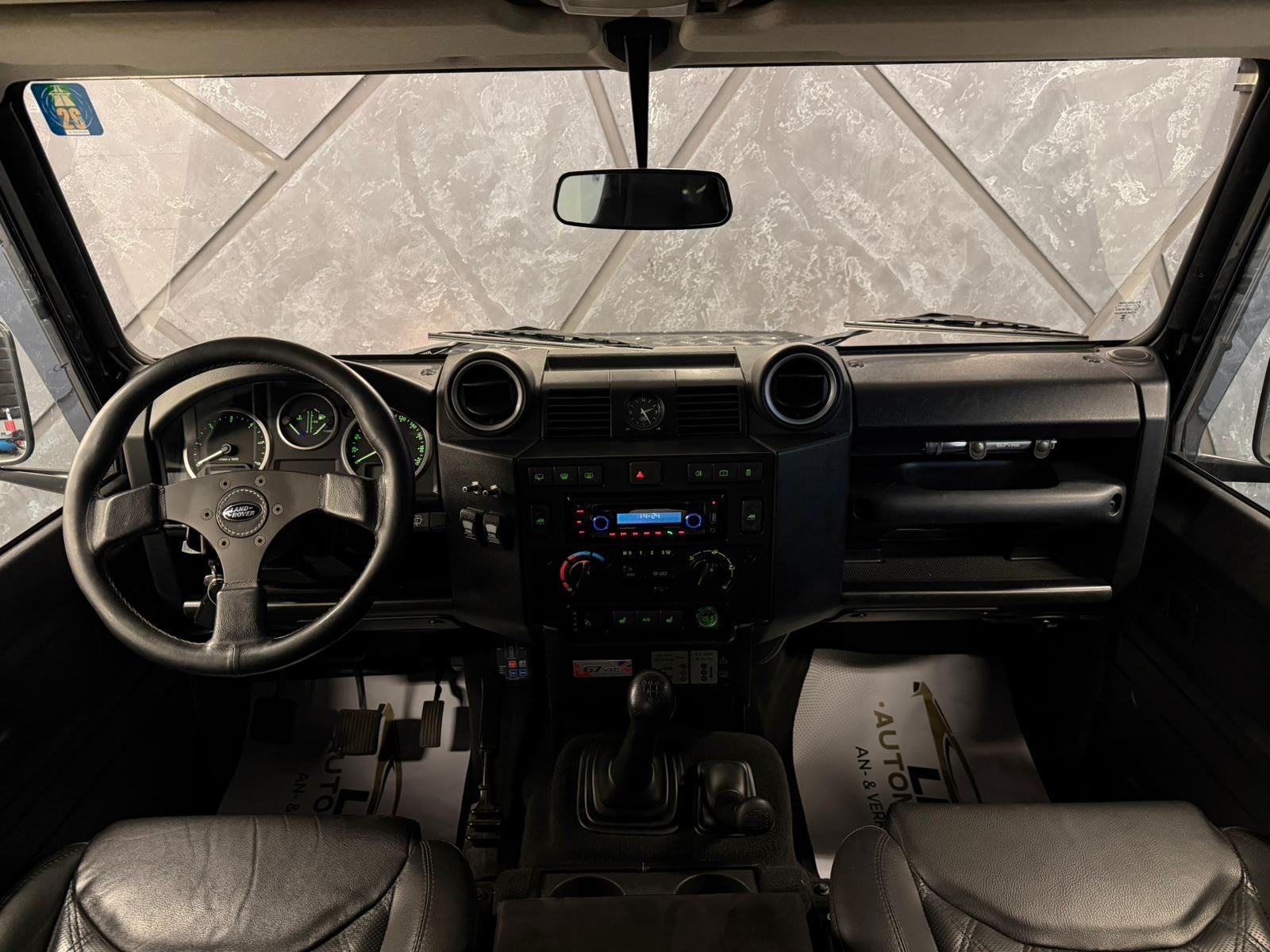 LAND ROVER Defender 90 2.2 TD4 Station Wagon 67YRS Legend-image-8