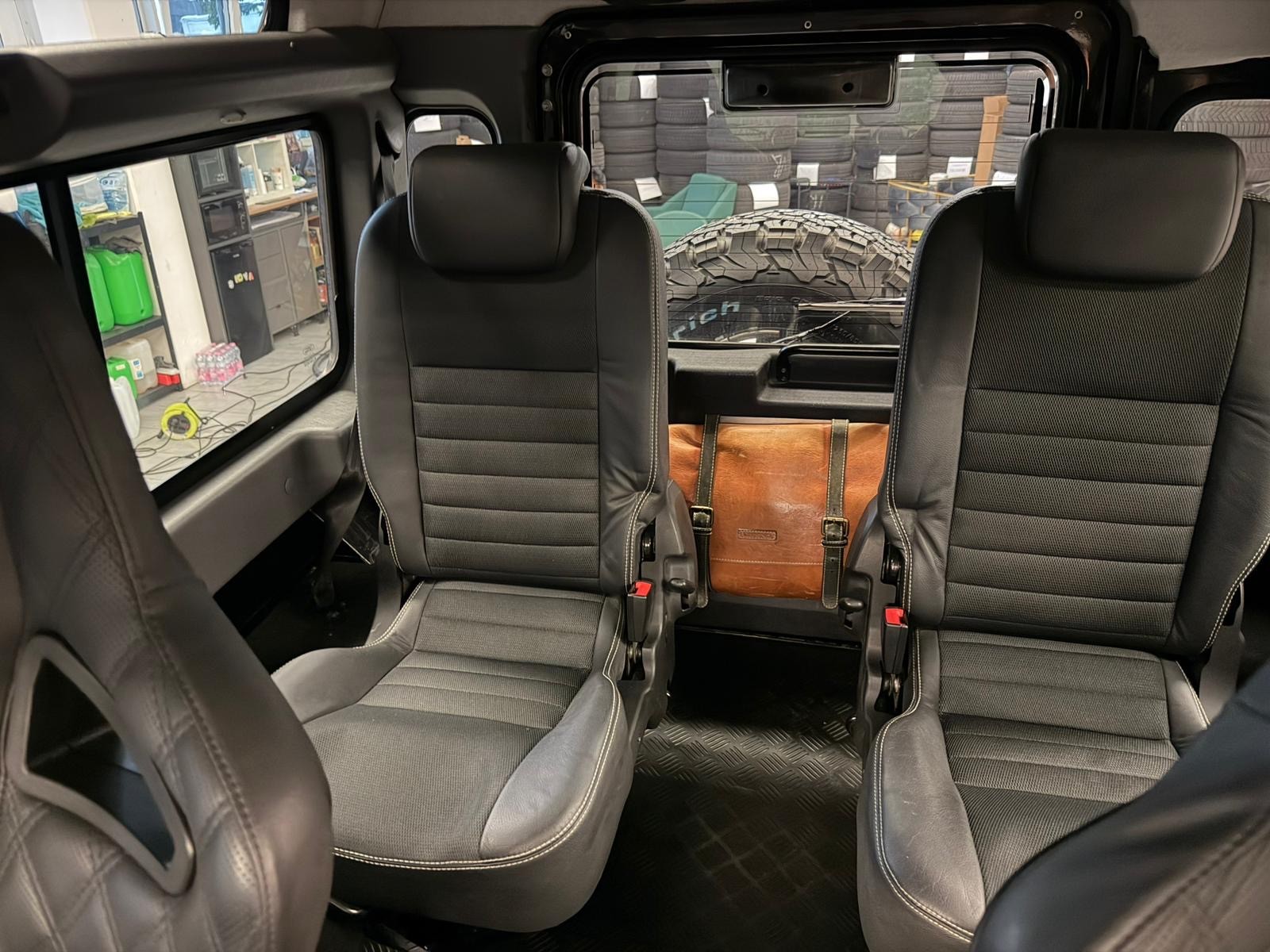 LAND ROVER Defender 90 2.2 TD4 Station Wagon 67YRS Legend-image-14