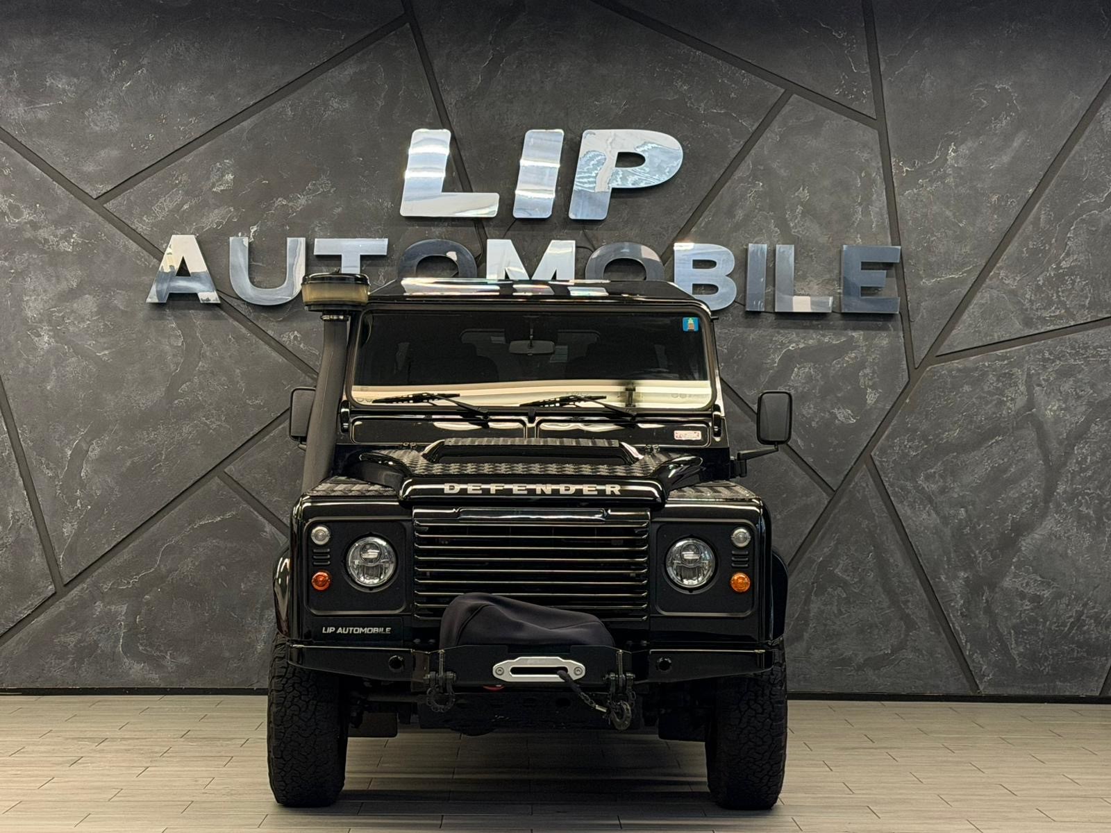 LAND ROVER Defender 90 2.2 TD4 Station Wagon 67YRS Legend-image-1