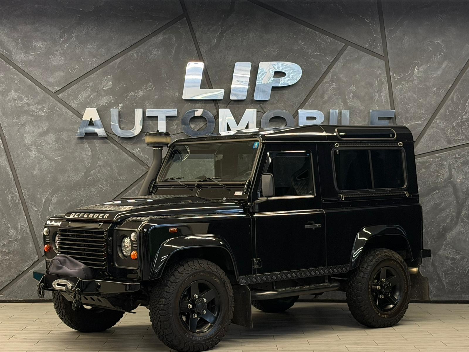 LAND ROVER Defender 90 2.2 TD4 Station Wagon 67YRS Legend-image-0