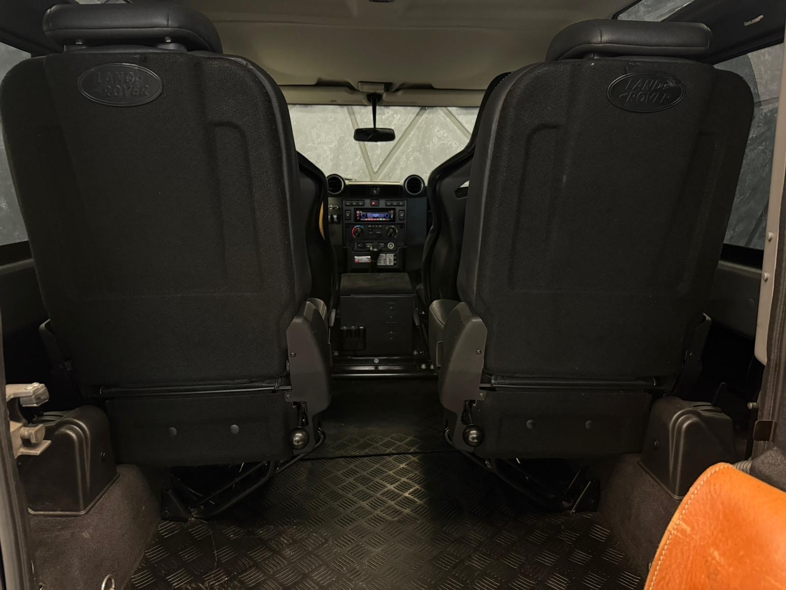 LAND ROVER Defender 90 2.2 TD4 Station Wagon 67YRS Legend-image-11