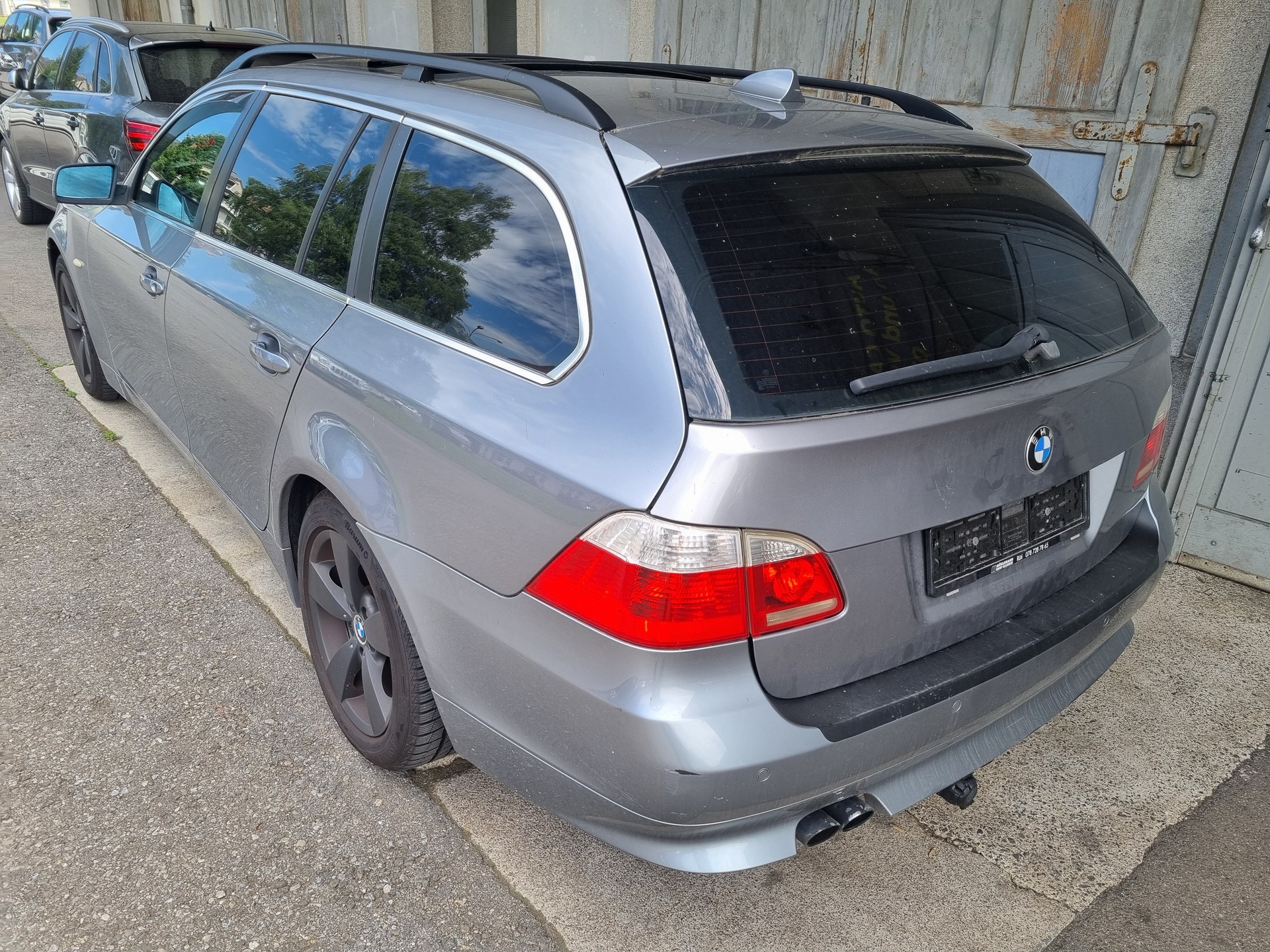 BMW 530xi Touring-image-1