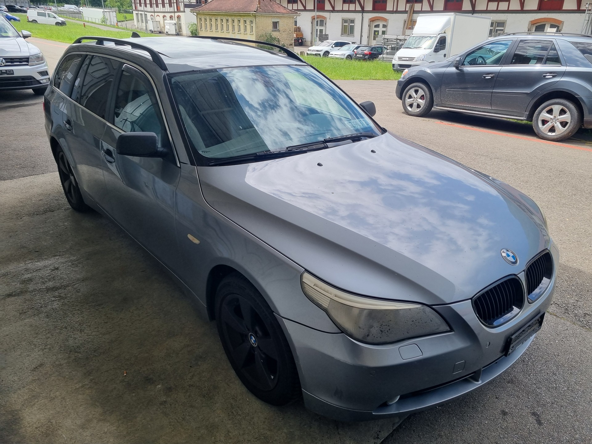 BMW 530xi Touring-image-3