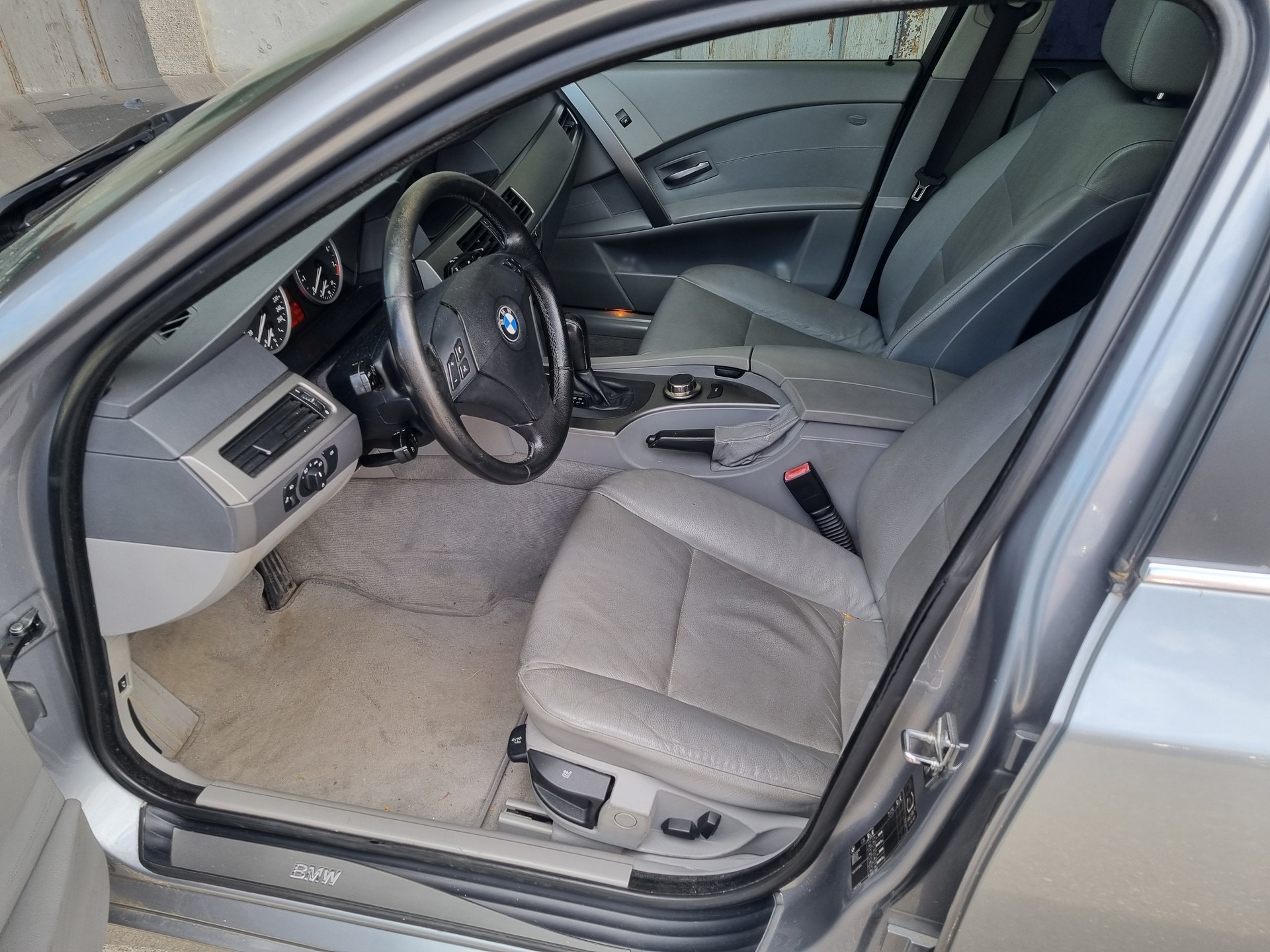 BMW 530xi Touring-image-8
