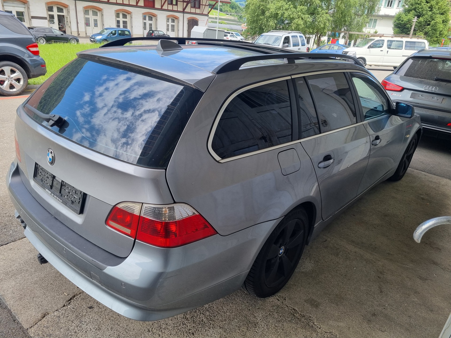 BMW 530xi Touring-image-2