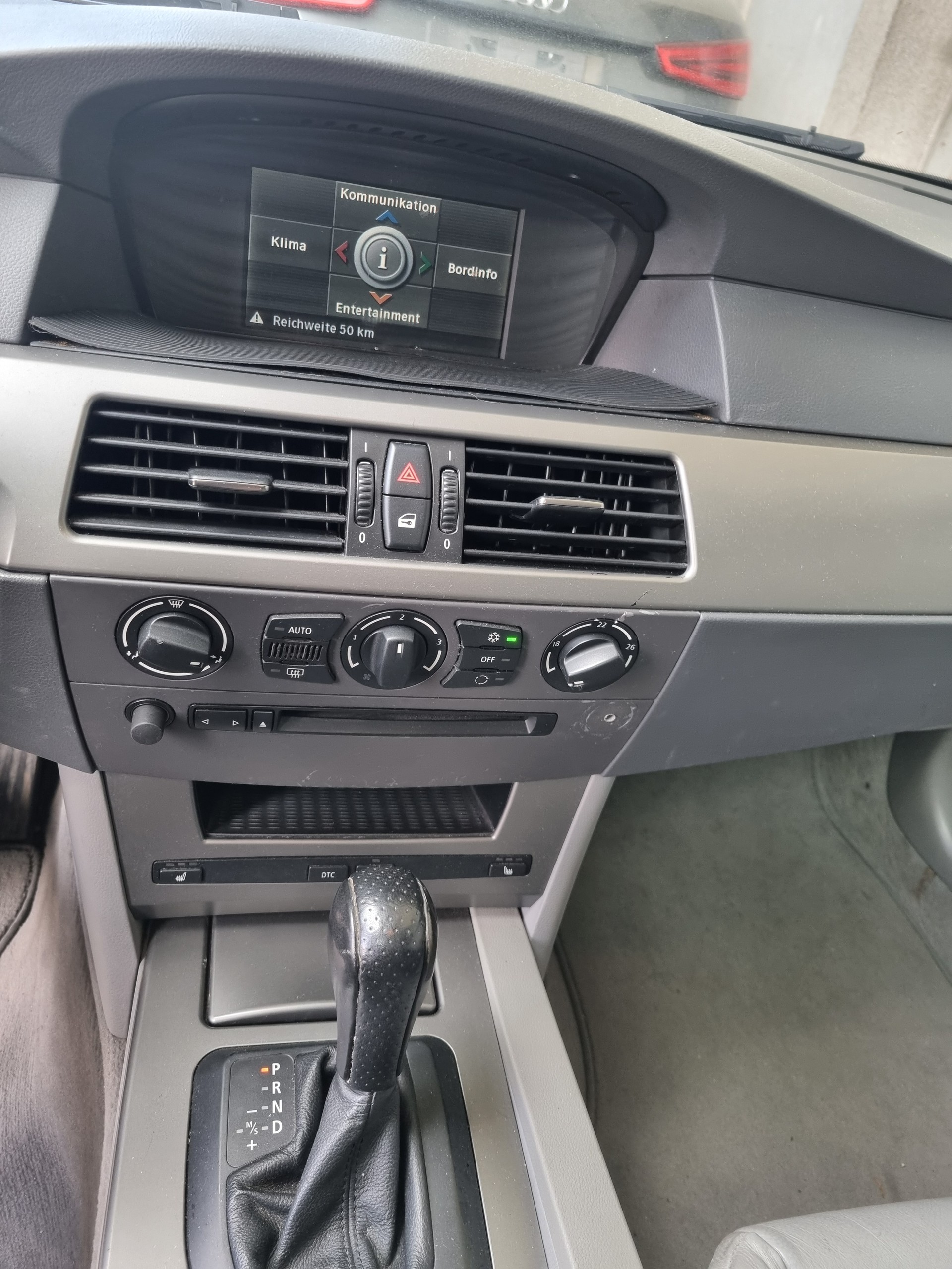BMW 530xi Touring-image-10