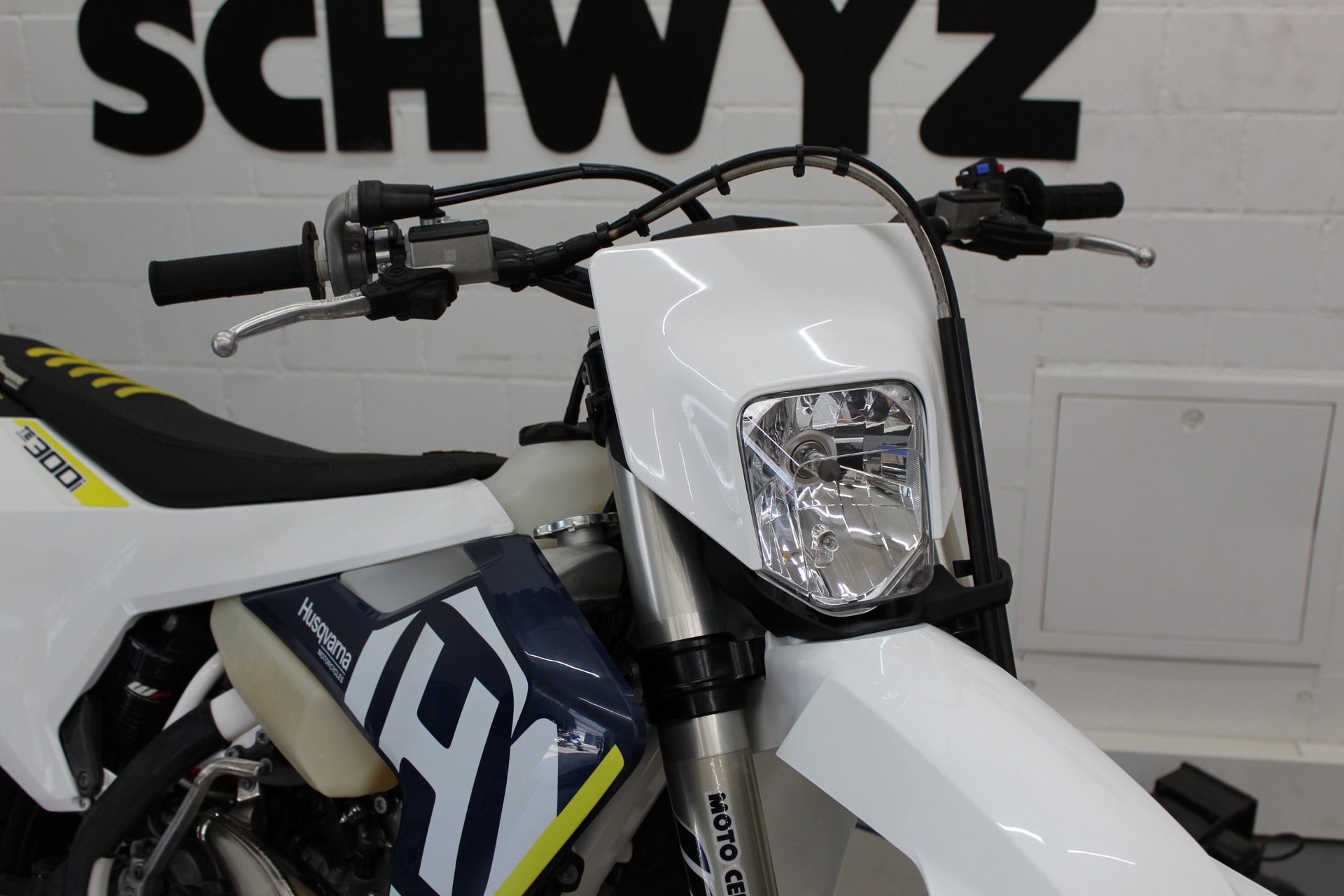 HUSQVARNA TE 300i-image-8
