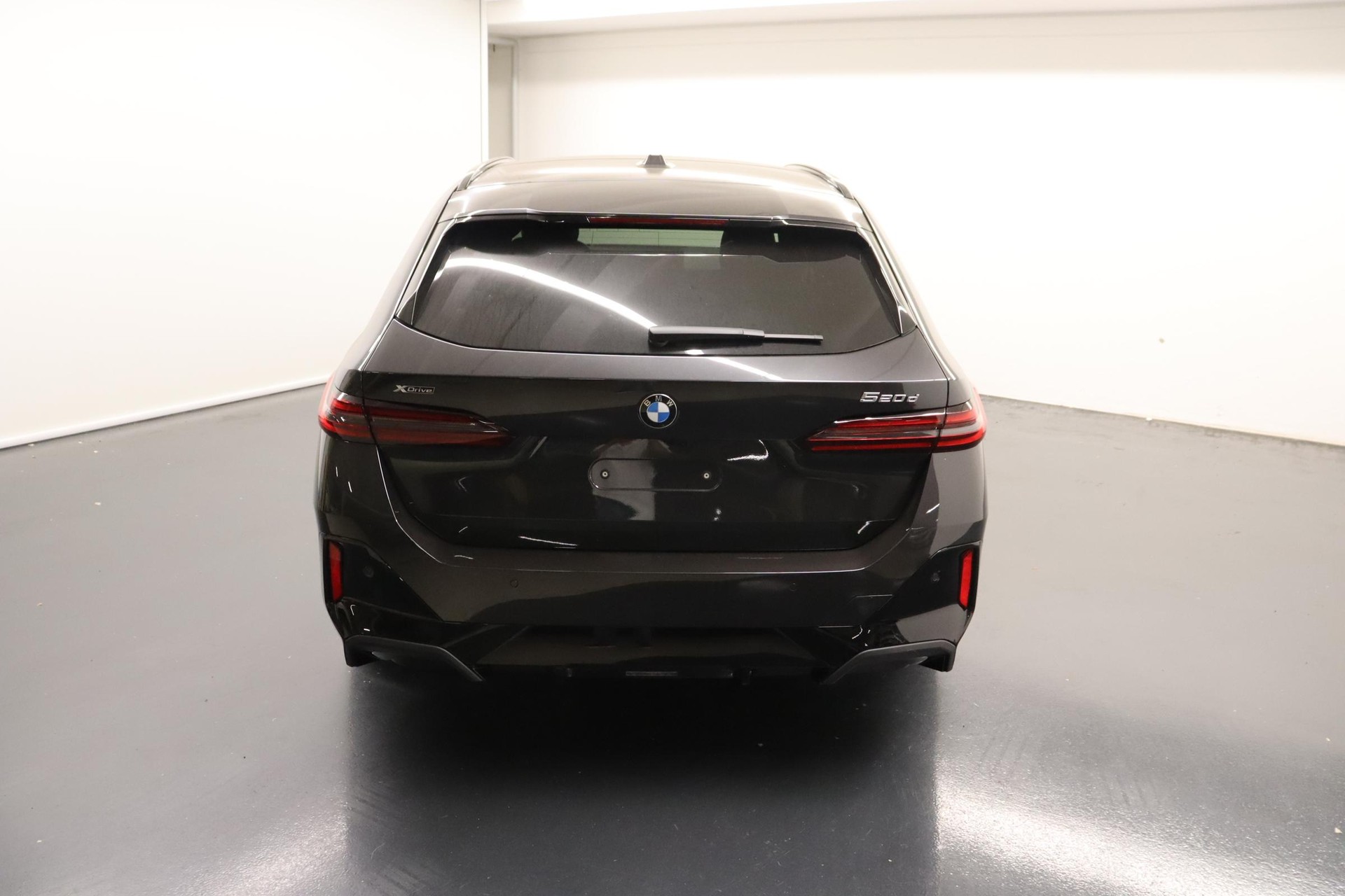BMW 520d xDrive Touring-showroom-element-1