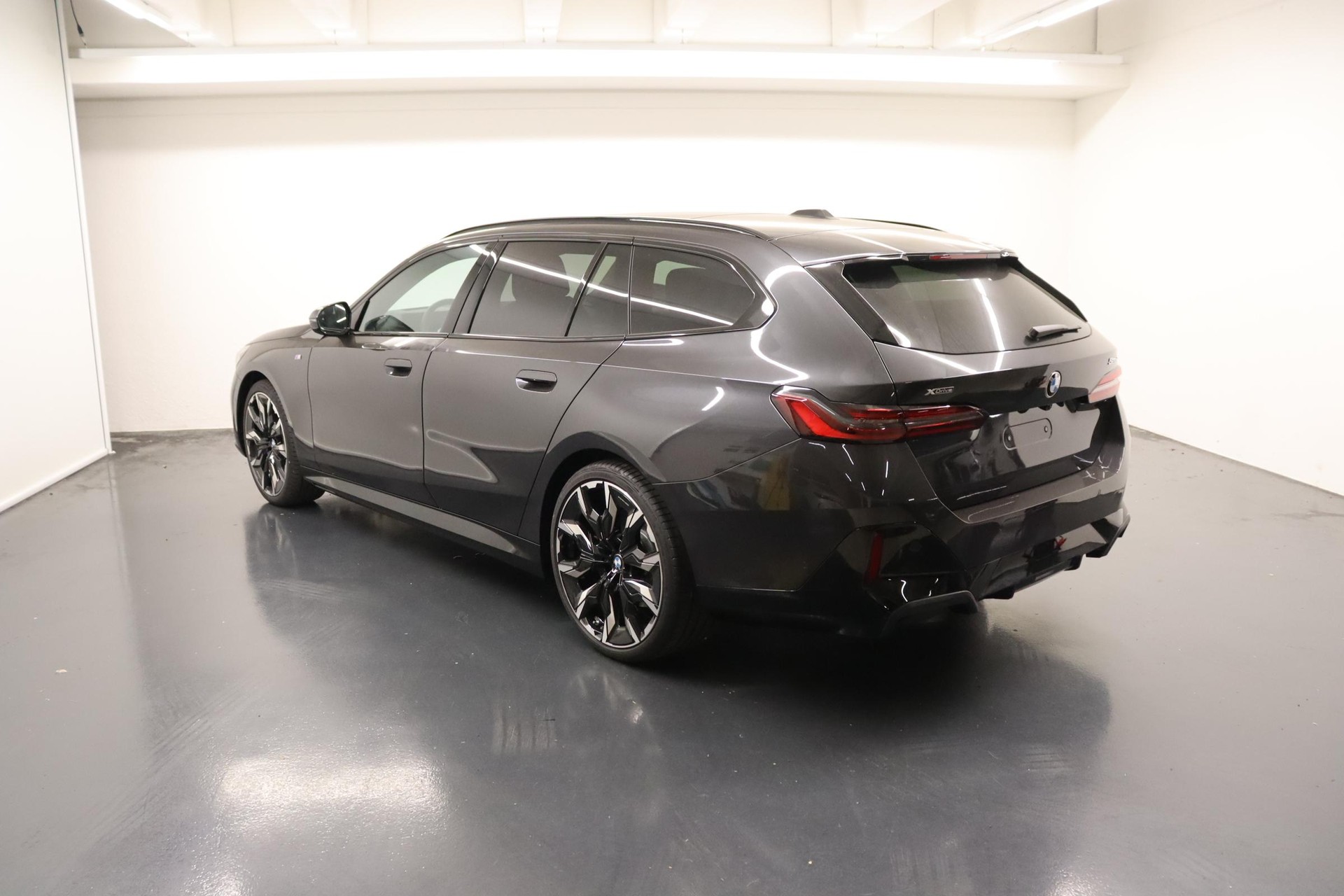 BMW 520d xDrive Touring-showroom-element-2