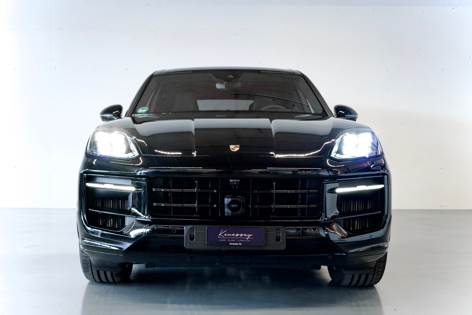 PORSCHE CAYENNE GTS | CARBON INTERIEUR | STANDHEIZUNG | HINTERACHSLENKUNG | PANORAMADACH | ANHÄNGERKUPPLUNG-image-4