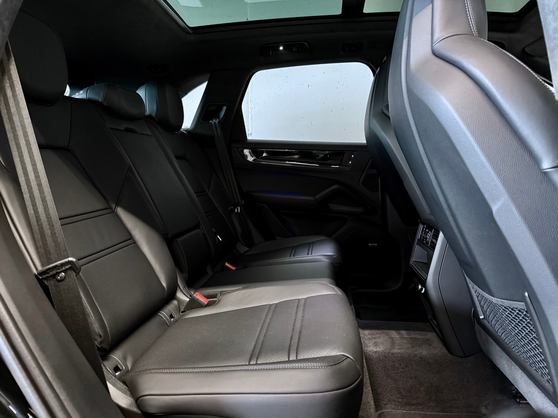 PORSCHE CAYENNE GTS | CARBON INTERIEUR | STANDHEIZUNG | HINTERACHSLENKUNG | PANORAMADACH | ANHÄNGERKUPPLUNG-image-11