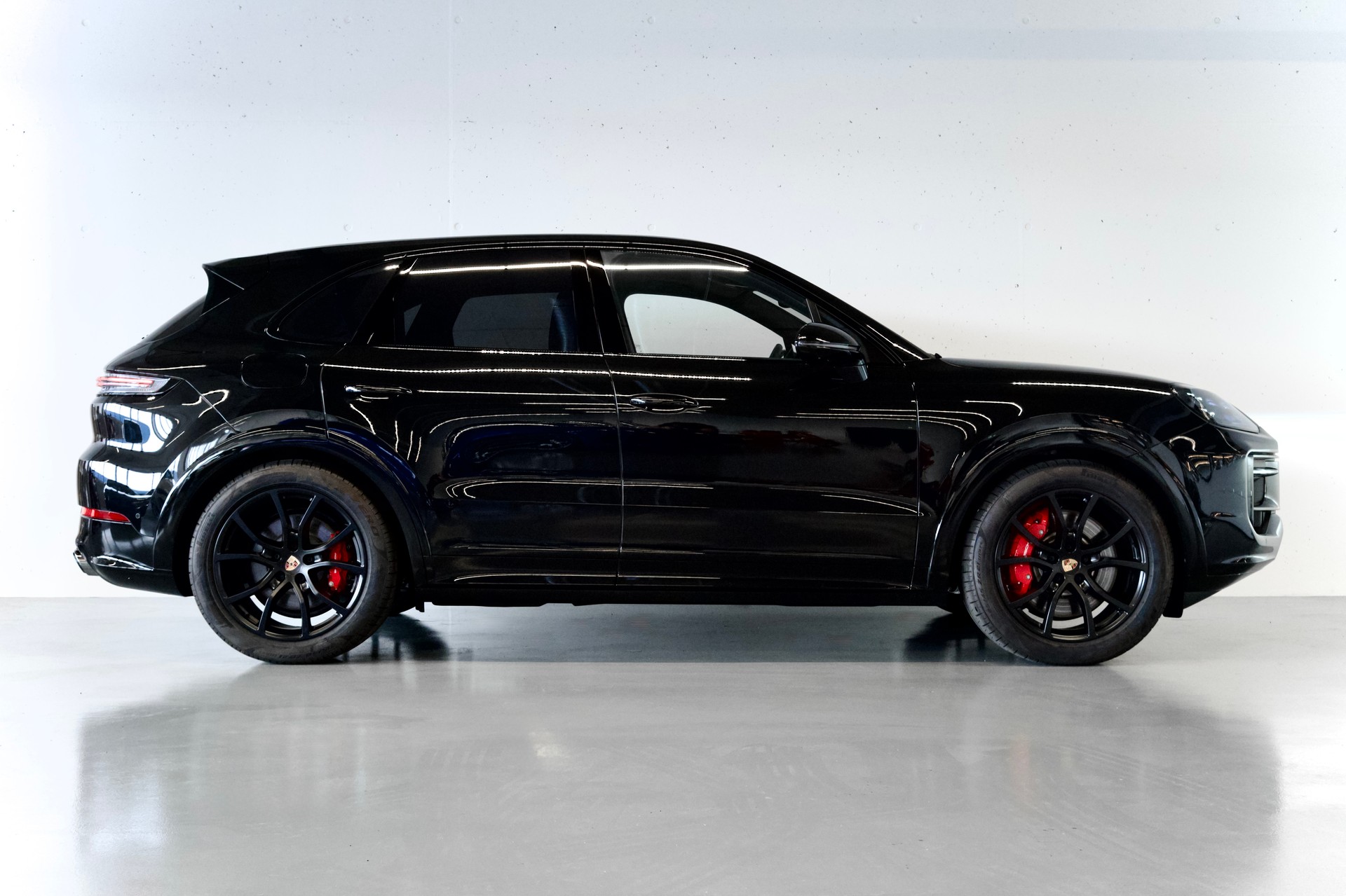 PORSCHE CAYENNE GTS | CARBON INTERIEUR | STANDHEIZUNG | HINTERACHSLENKUNG | PANORAMADACH | ANHÄNGERKUPPLUNG-image-17