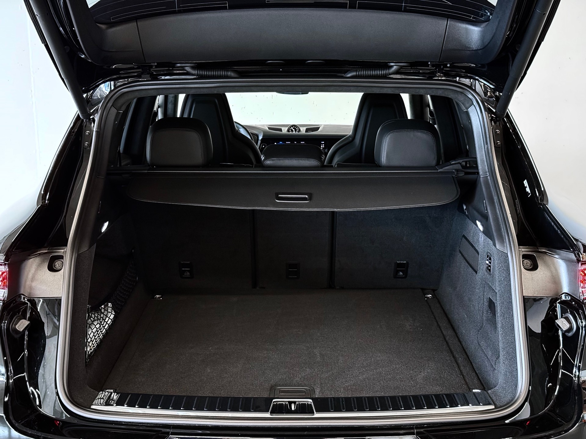 PORSCHE CAYENNE GTS | CARBON INTERIEUR | STANDHEIZUNG | HINTERACHSLENKUNG | PANORAMADACH | ANHÄNGERKUPPLUNG-image-13