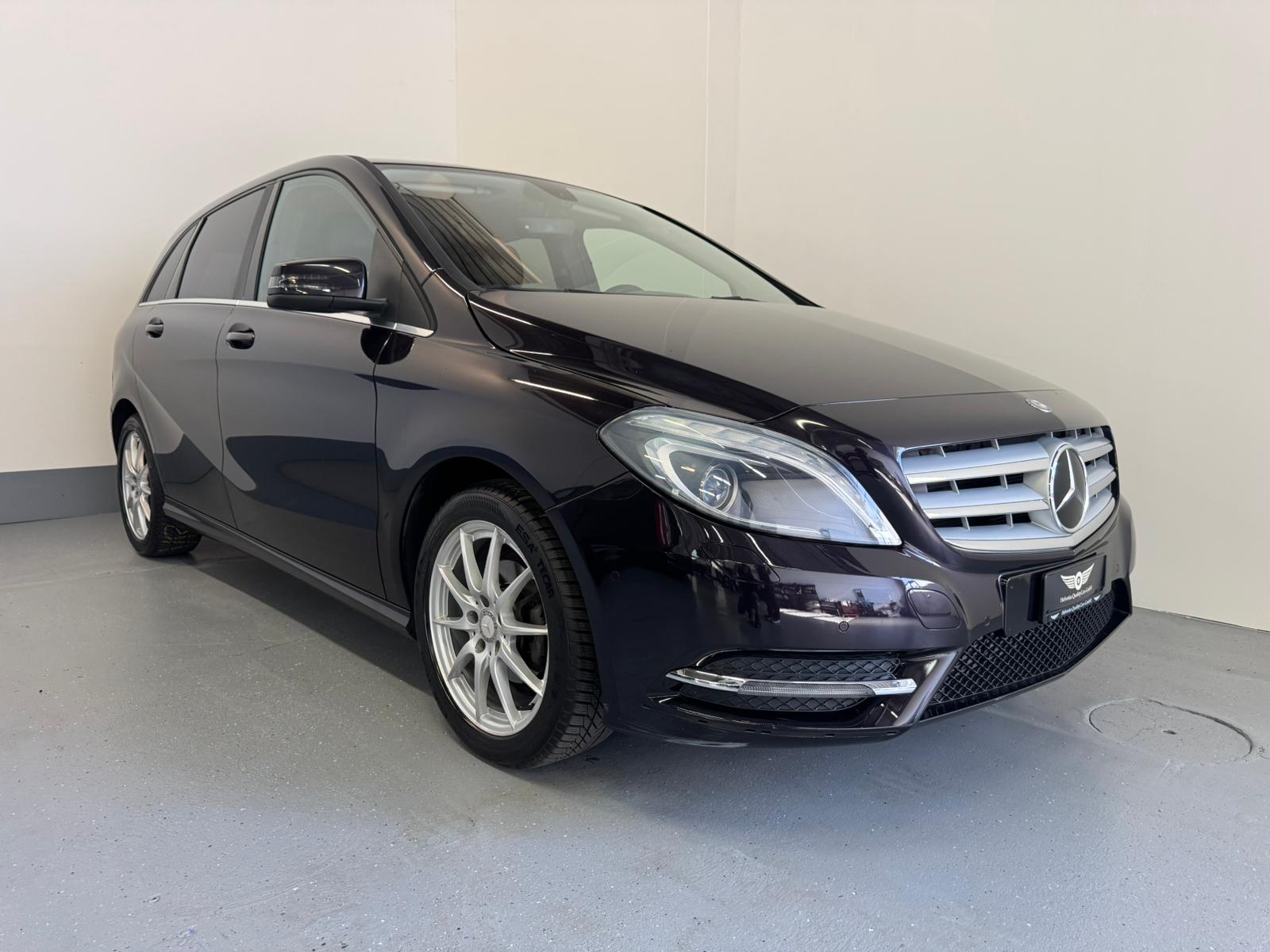 MERCEDES-BENZ B 180 7G-DCT-showroom-element-2
