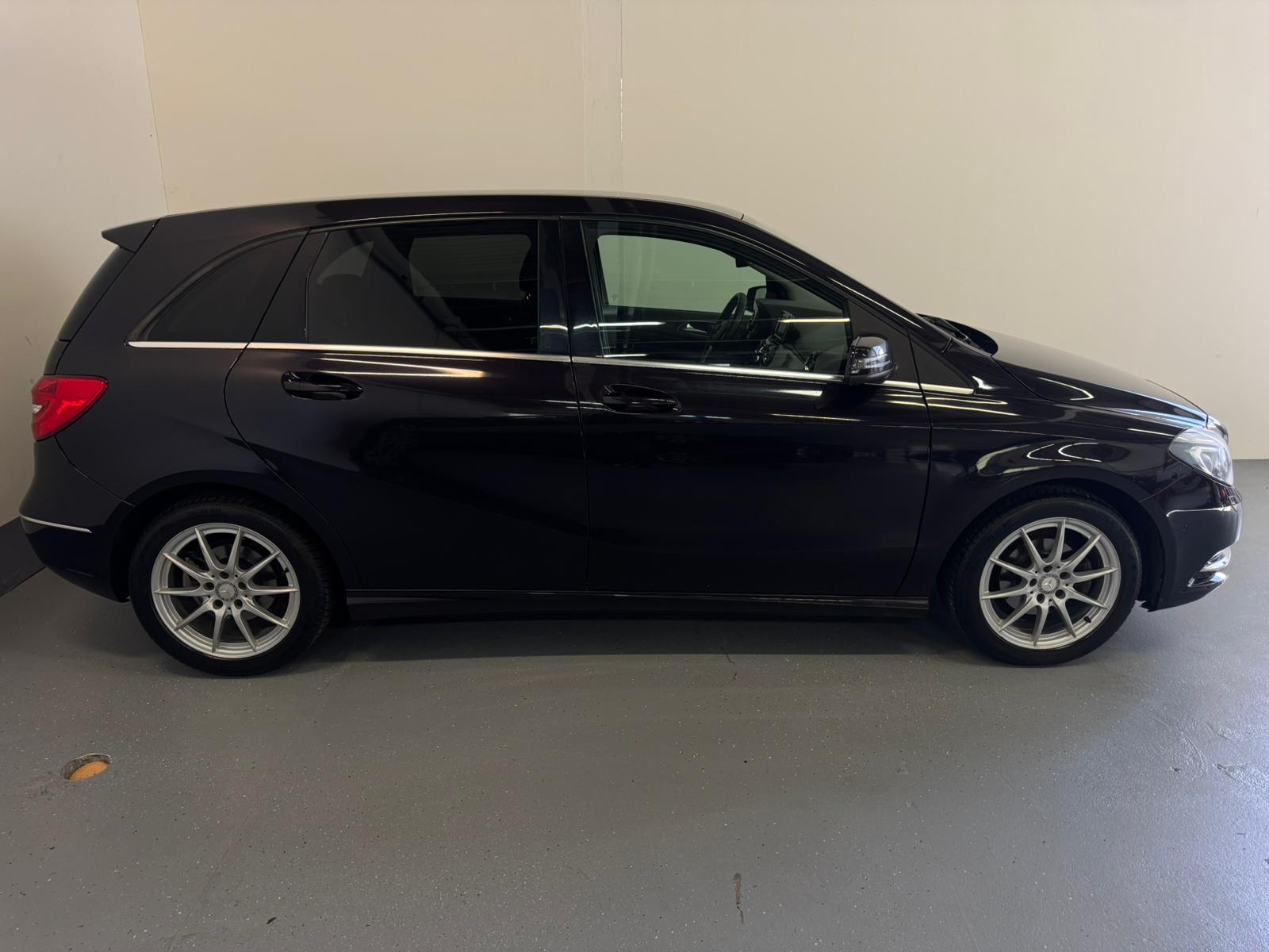 MERCEDES-BENZ B 180 7G-DCT-image-5