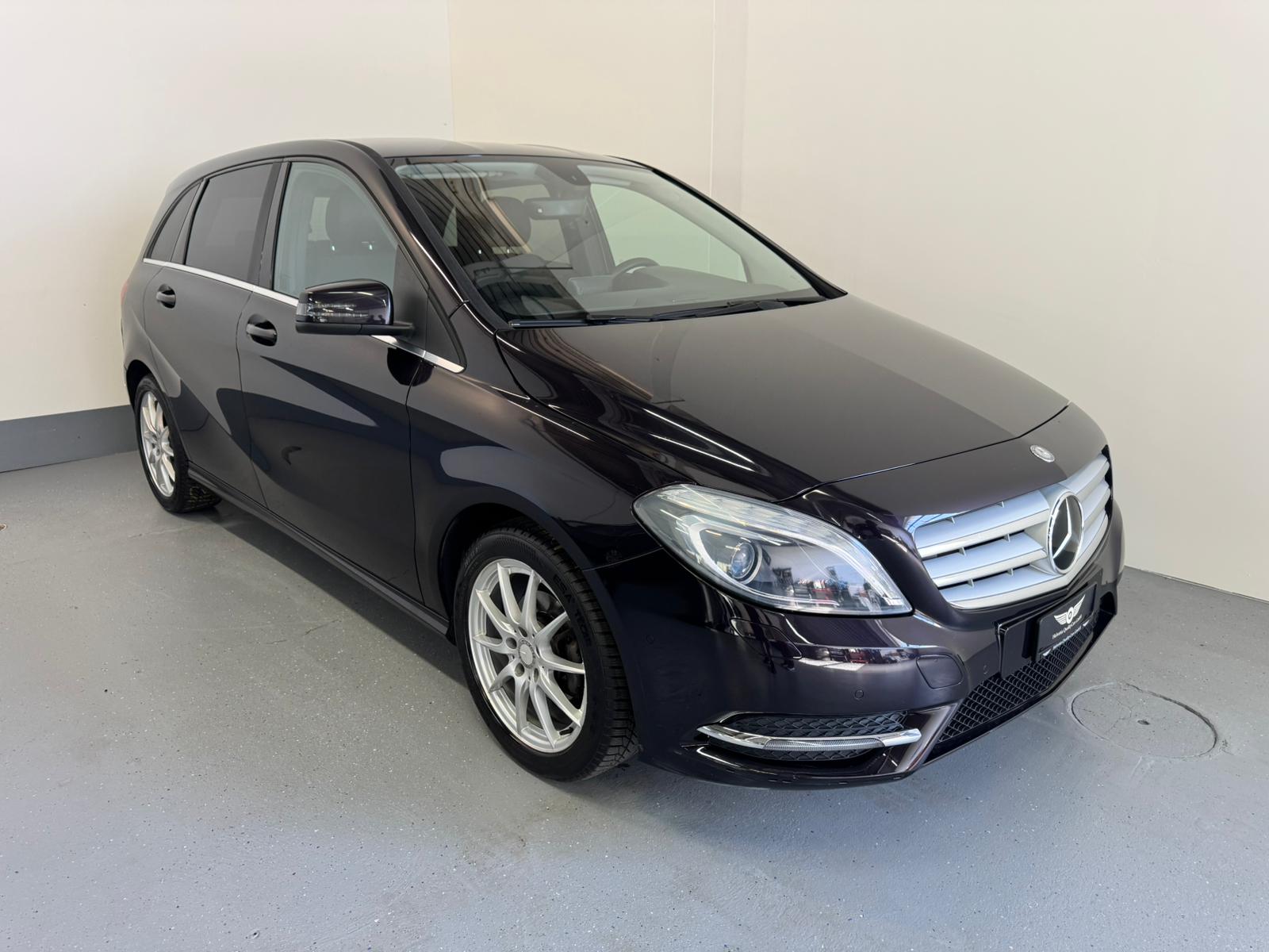 MERCEDES-BENZ B 180 7G-DCT-showroom-element-1