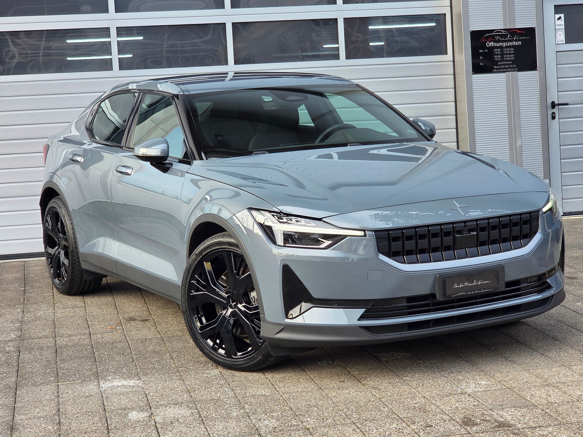 POLESTAR Polestar 2 Long Range Dual 78 kWh MY23 * PERFORMANCE FELGEN -PLUS PAKET -KEYLESS -HARMAN KARDON -GARANTIE BIS 05.2030-showroom-element-1