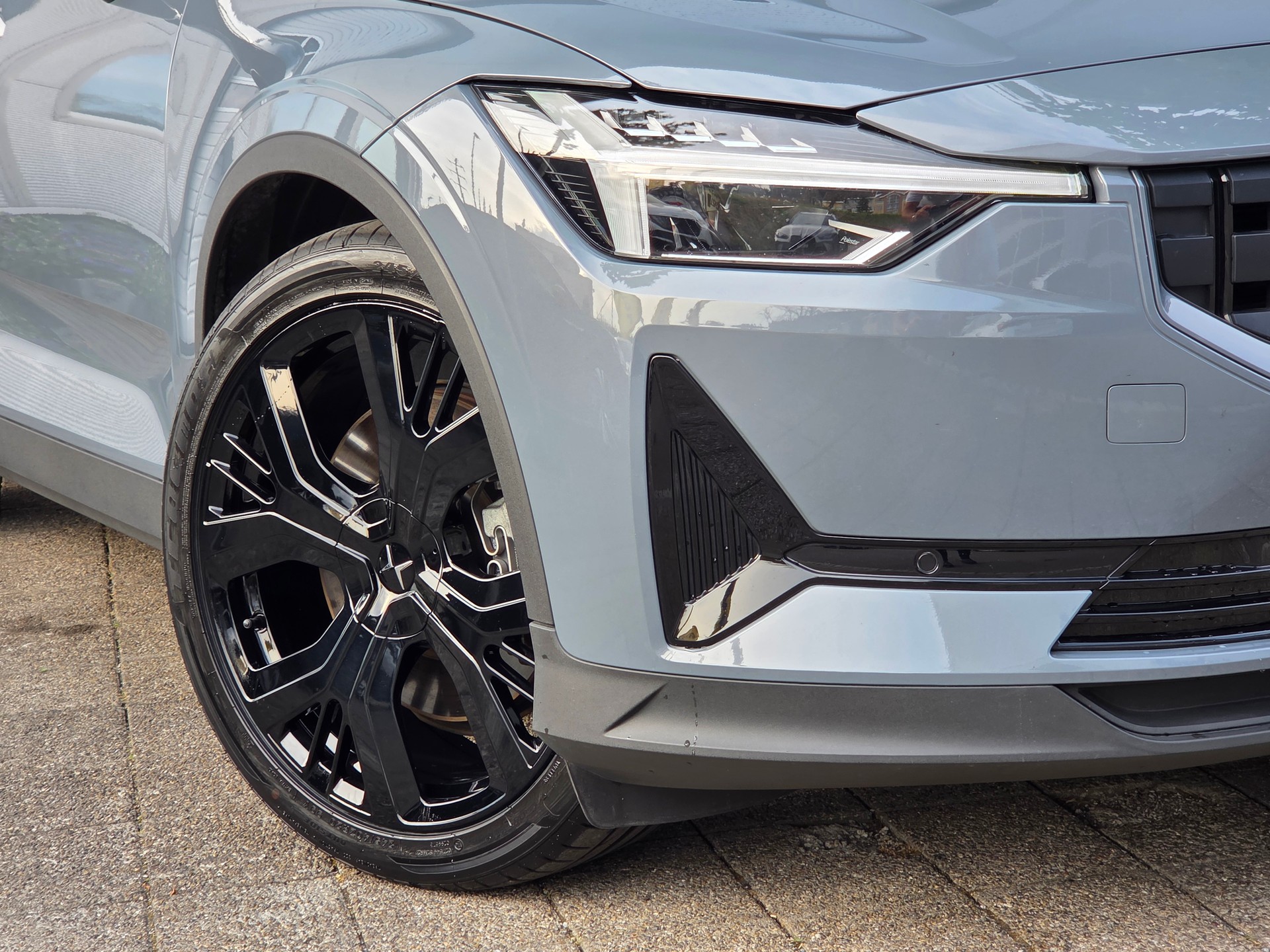 POLESTAR Polestar 2 Long Range Dual 78 kWh MY23 * PERFORMANCE FELGEN -PLUS PAKET -KEYLESS -HARMAN KARDON -GARANTIE BIS 05.2030-showroom-element-2