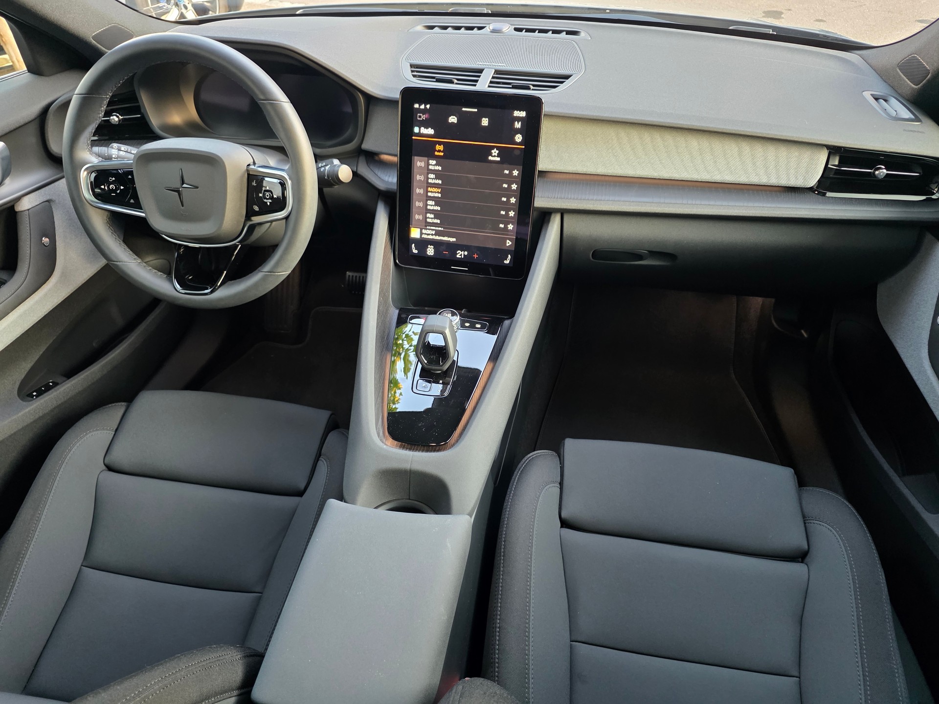POLESTAR Polestar 2 Long Range Dual 78 kWh MY23 * PERFORMANCE FELGEN -PLUS PAKET -KEYLESS -HARMAN KARDON -GARANTIE BIS 05.2030-image-7