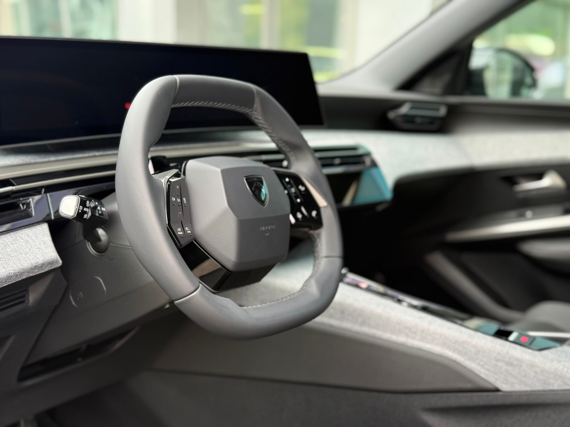 PEUGEOT 5008 210 73kWh Allure Premium-image-7