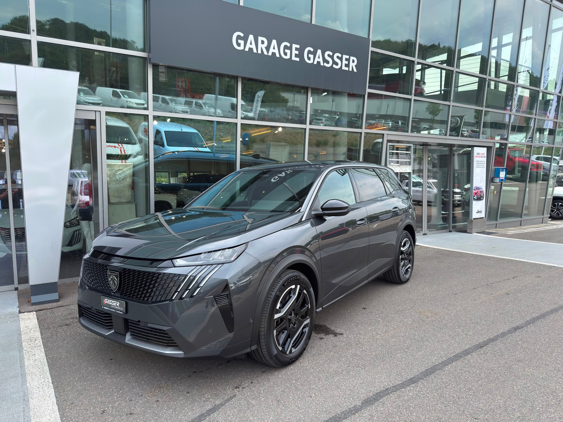 PEUGEOT 5008 210 73kWh Allure Premium