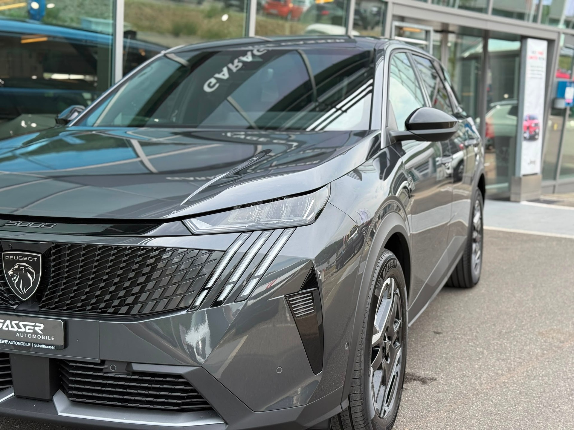 PEUGEOT 5008 210 73kWh Allure Premium-showroom-element-1