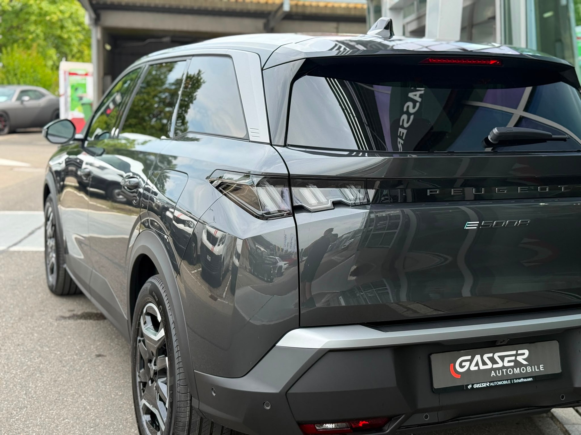 PEUGEOT 5008 210 73kWh Allure Premium-image-4