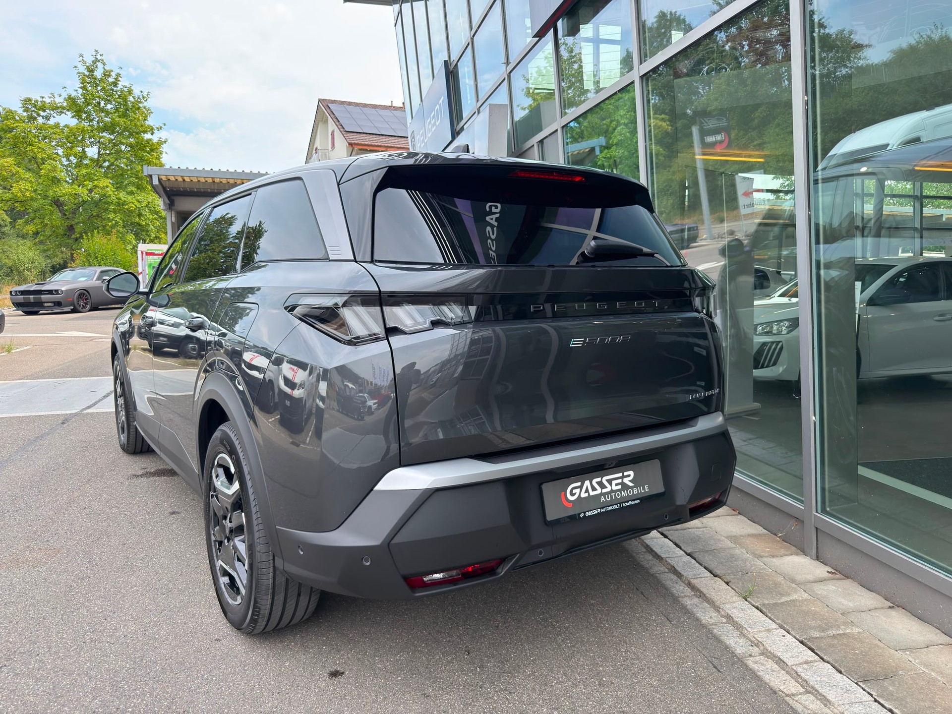 PEUGEOT 5008 210 73kWh Allure Premium-showroom-element-3
