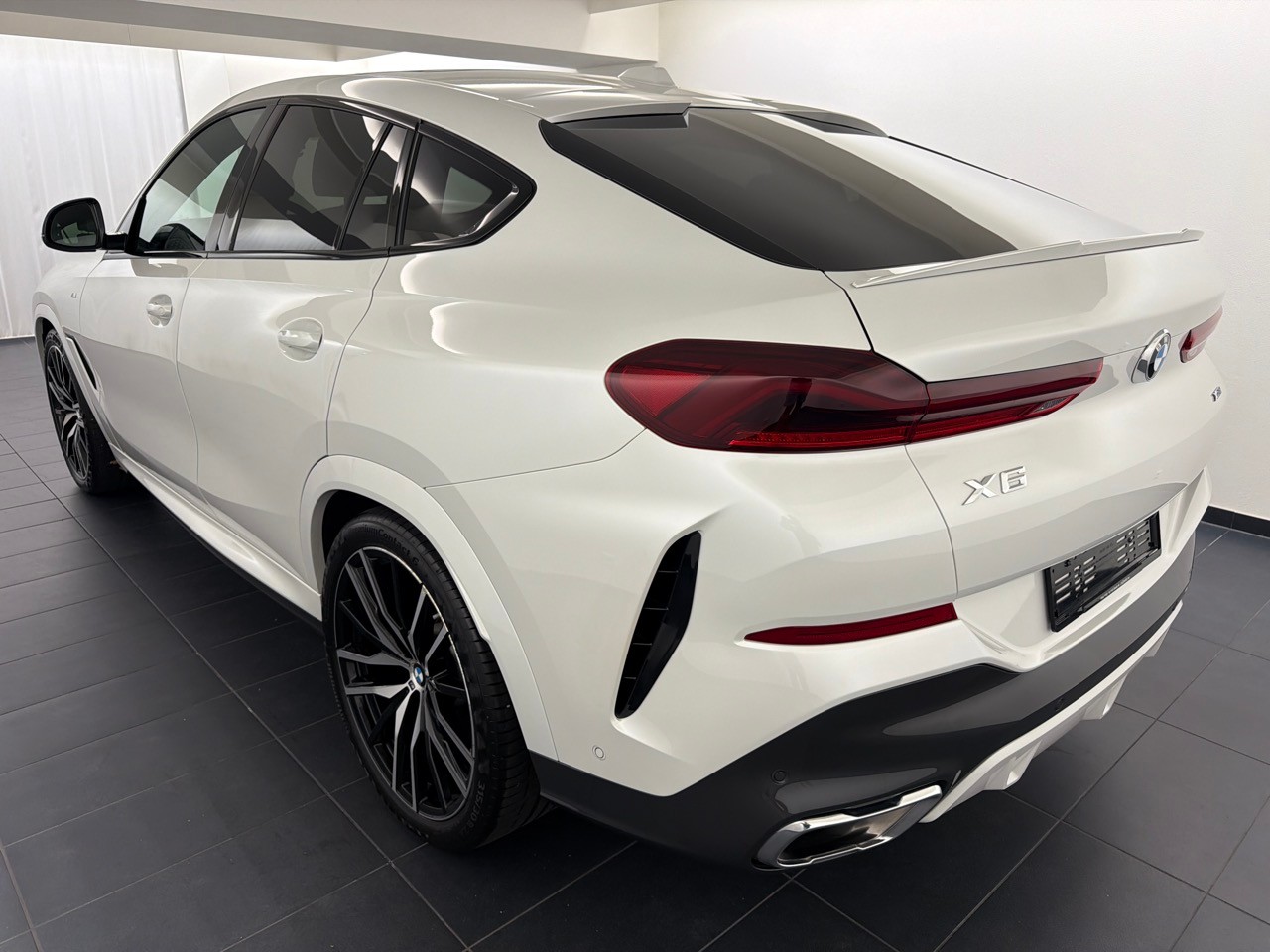 BMW X6 xDrive 48V 40d M Sport-showroom-element-1
