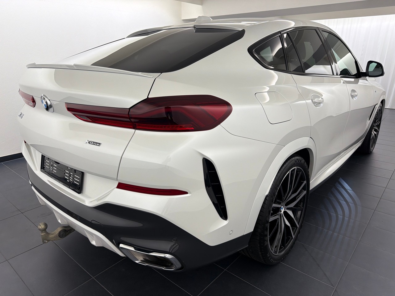 BMW X6 xDrive 48V 40d M Sport-showroom-element-2