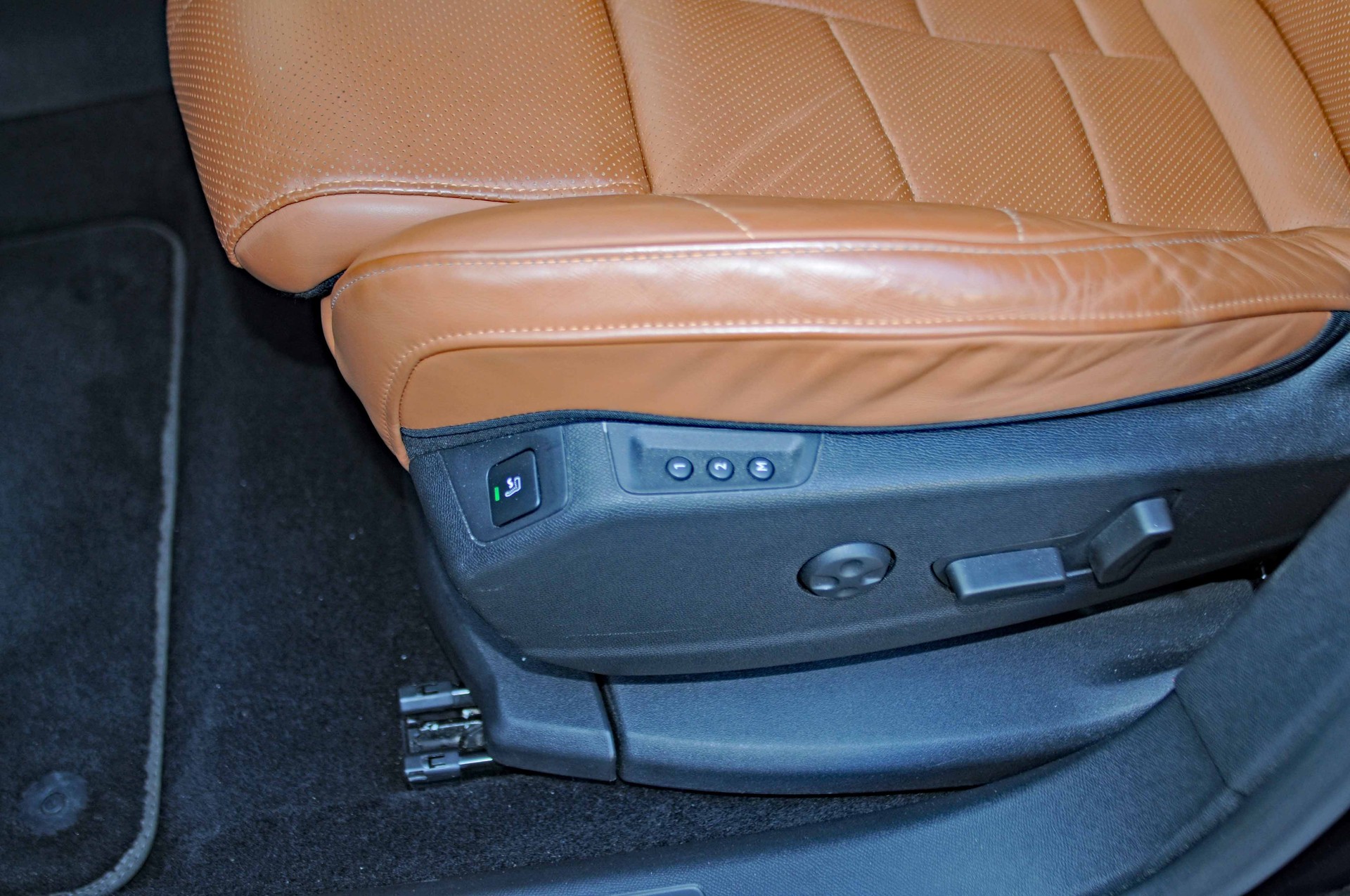 DS AUTOMOBILES DS 7 Crossback E-Tense 300 OPERA-image-22