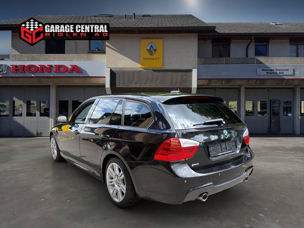 BMW 335i xDrive Touring-showroom-element-3