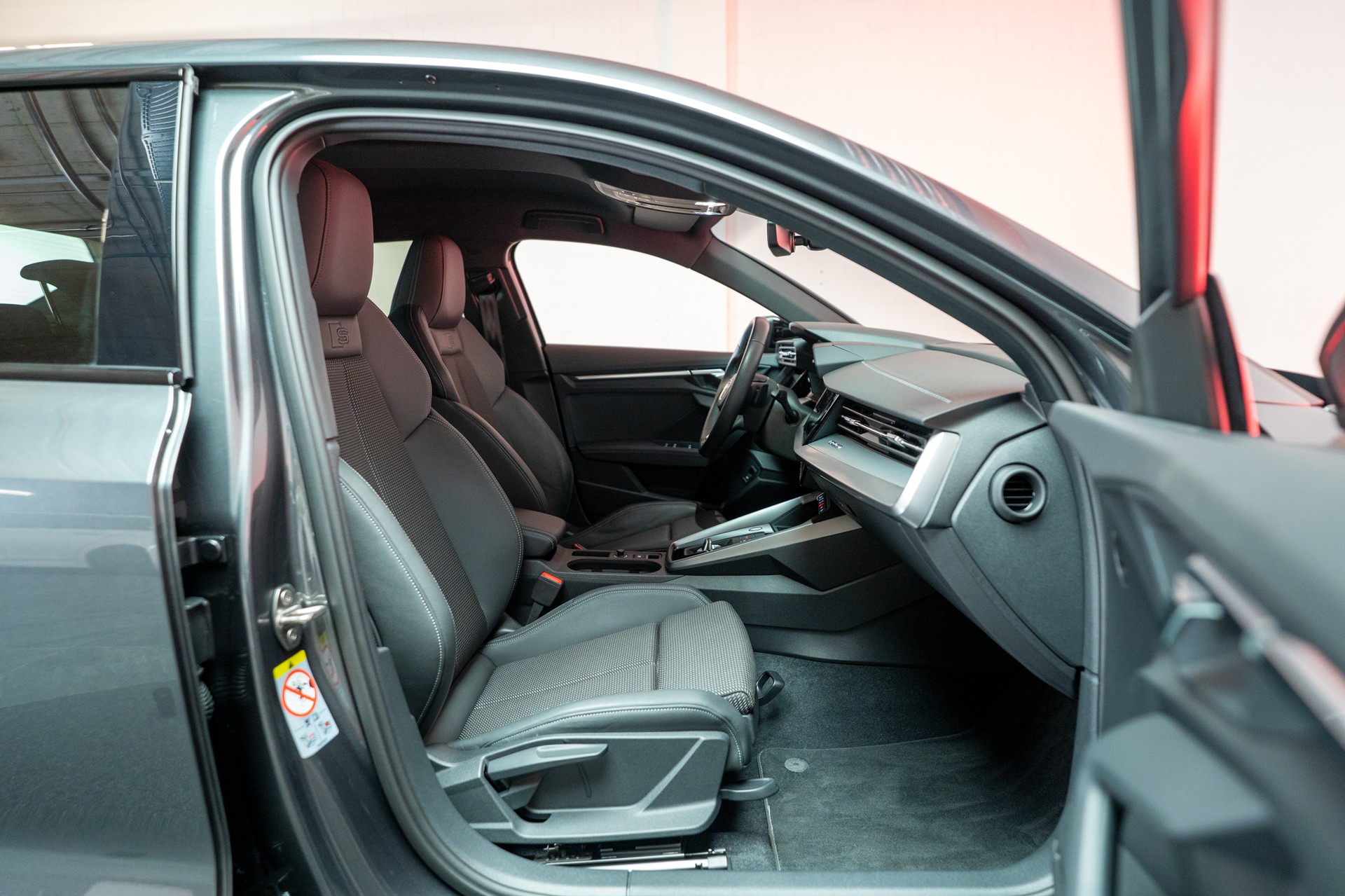 AUDI S3 Limousine 2.0 TFSI quattro S-Tronic / / Virtual Cockpit / Abstand-tempomat / Sitzheizung-image-14