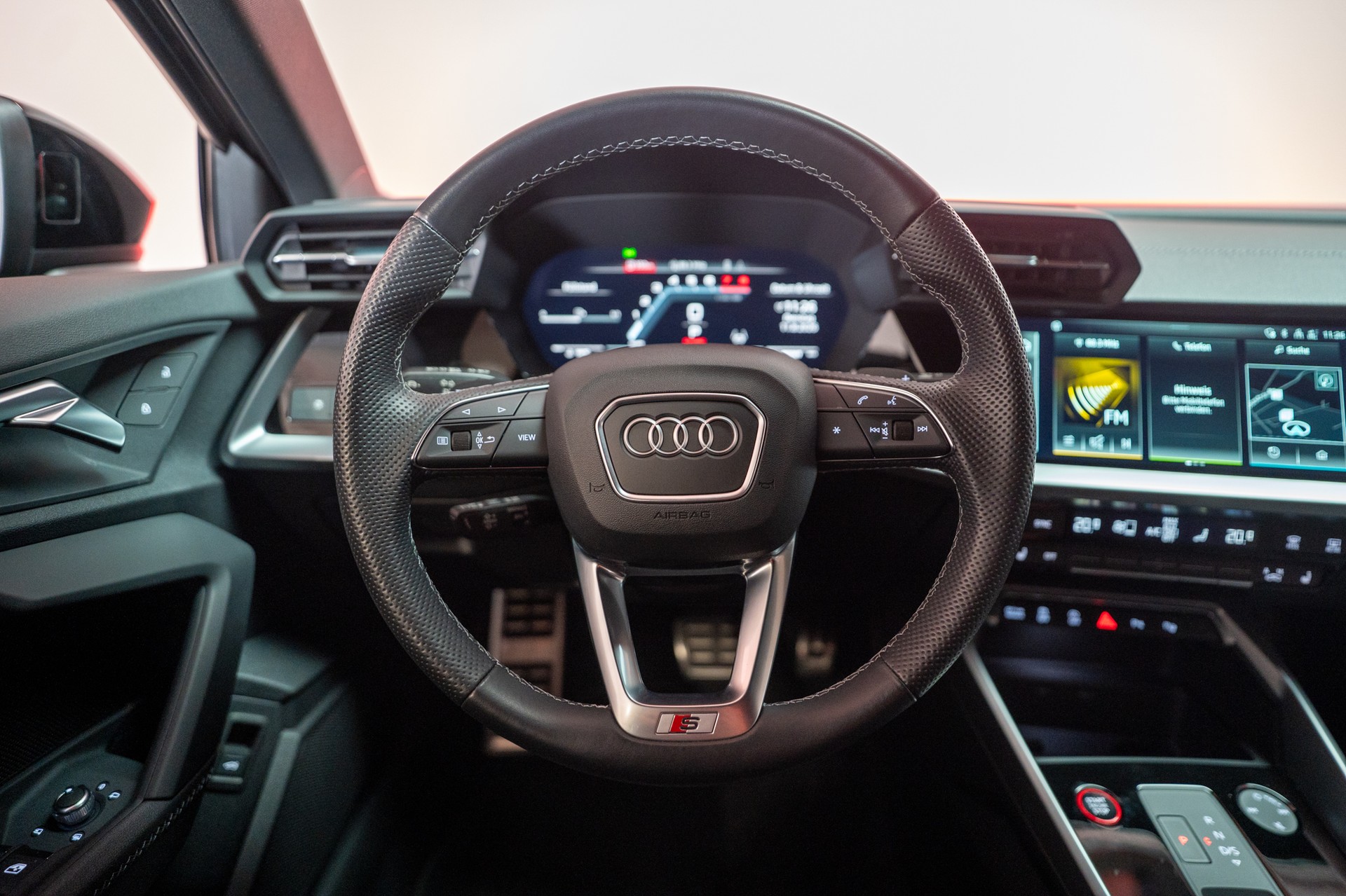 AUDI S3 Limousine 2.0 TFSI quattro S-Tronic / / Virtual Cockpit / Abstand-tempomat / Sitzheizung-image-19