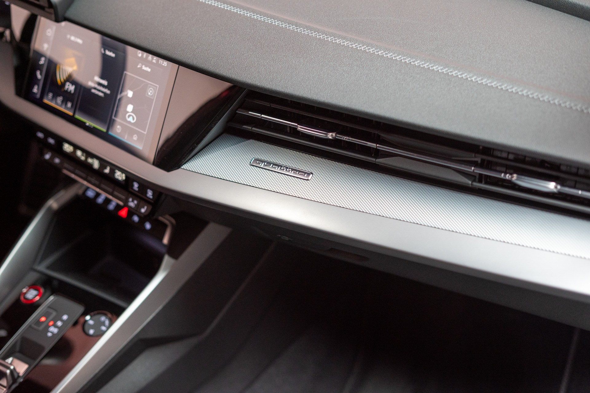 AUDI S3 Limousine 2.0 TFSI quattro S-Tronic / / Virtual Cockpit / Abstand-tempomat / Sitzheizung-image-16