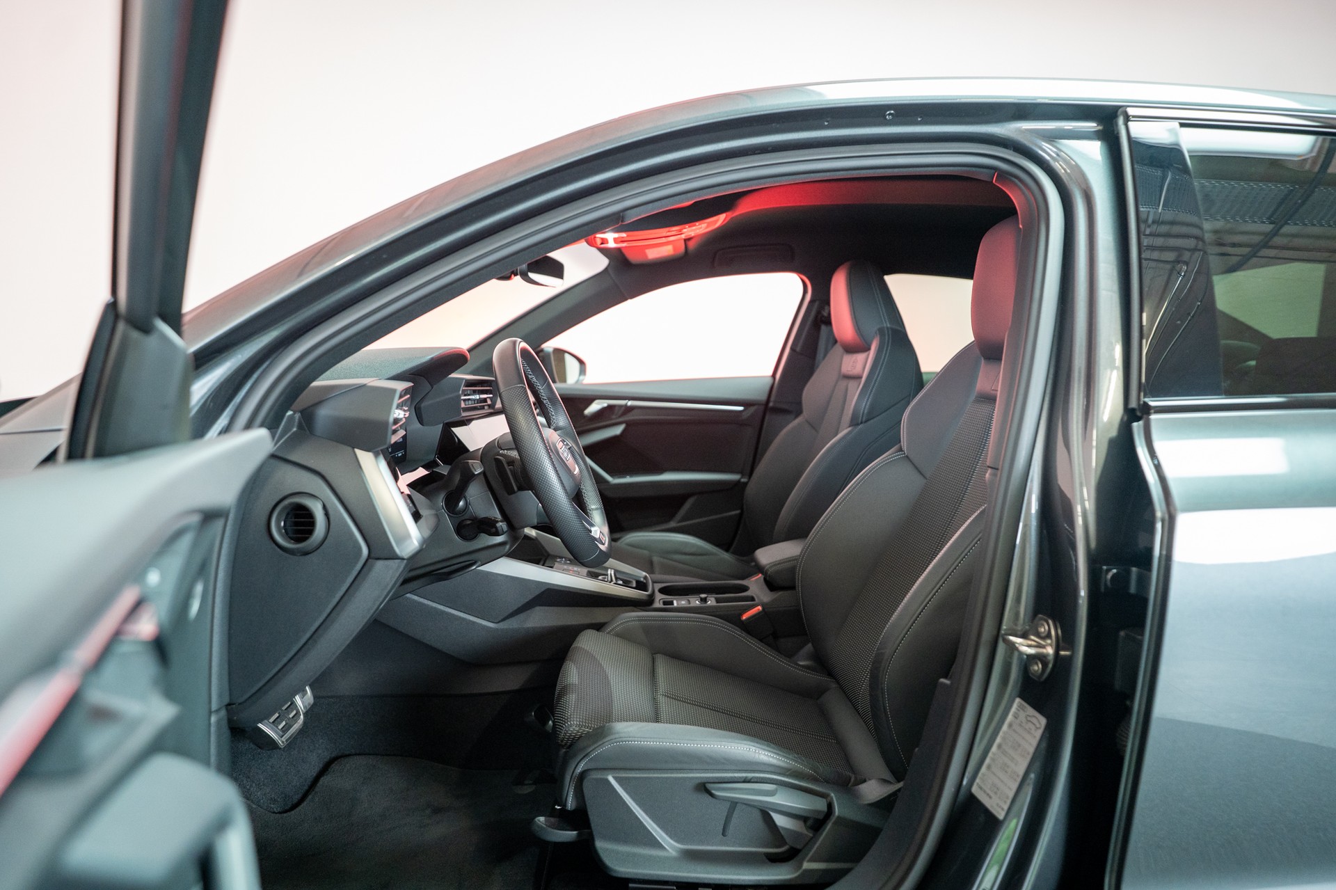 AUDI S3 Limousine 2.0 TFSI quattro S-Tronic / / Virtual Cockpit / Abstand-tempomat / Sitzheizung-image-8