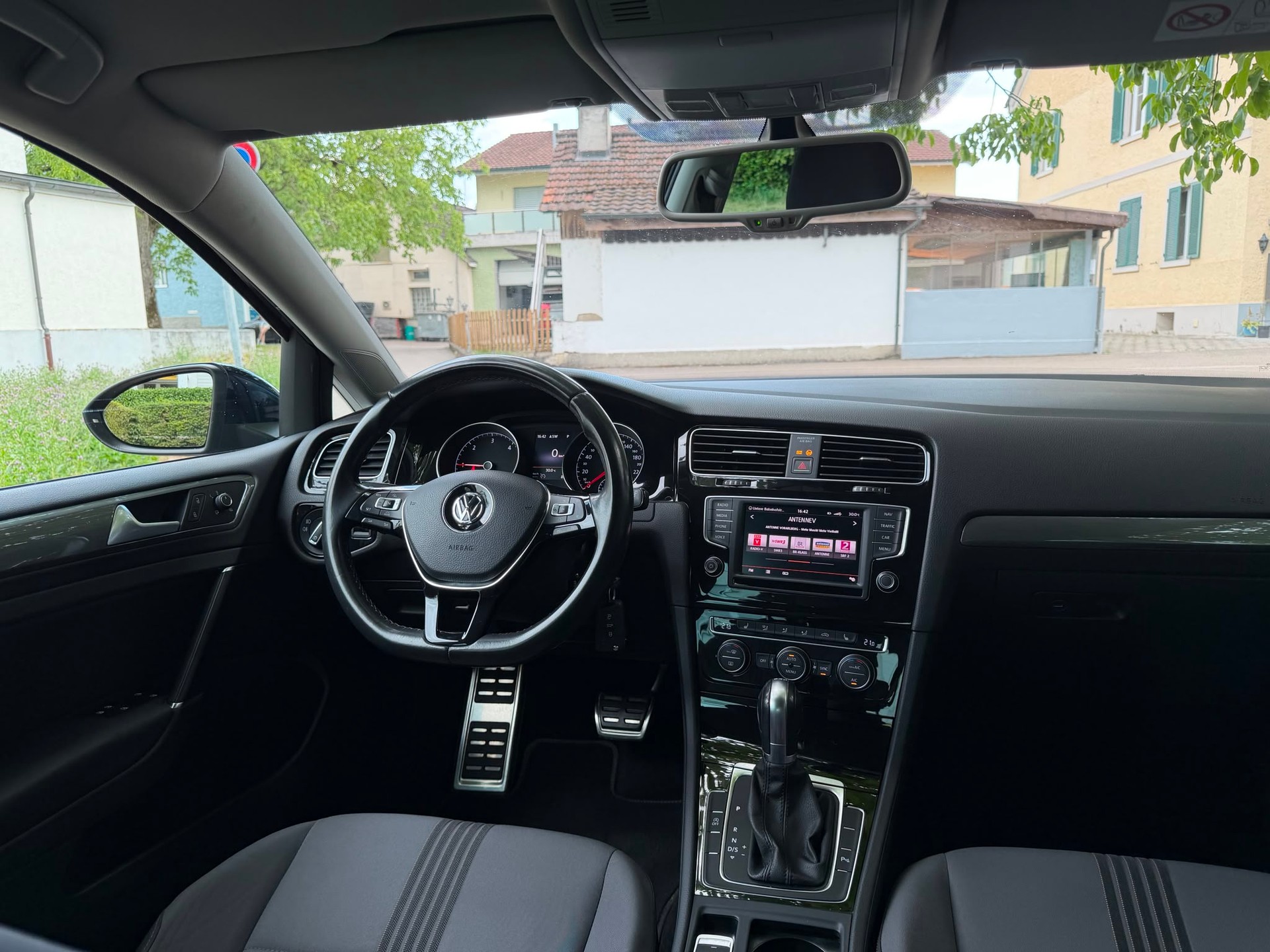 VW Golf 2.0 TDI Comfortline DSG-image-14